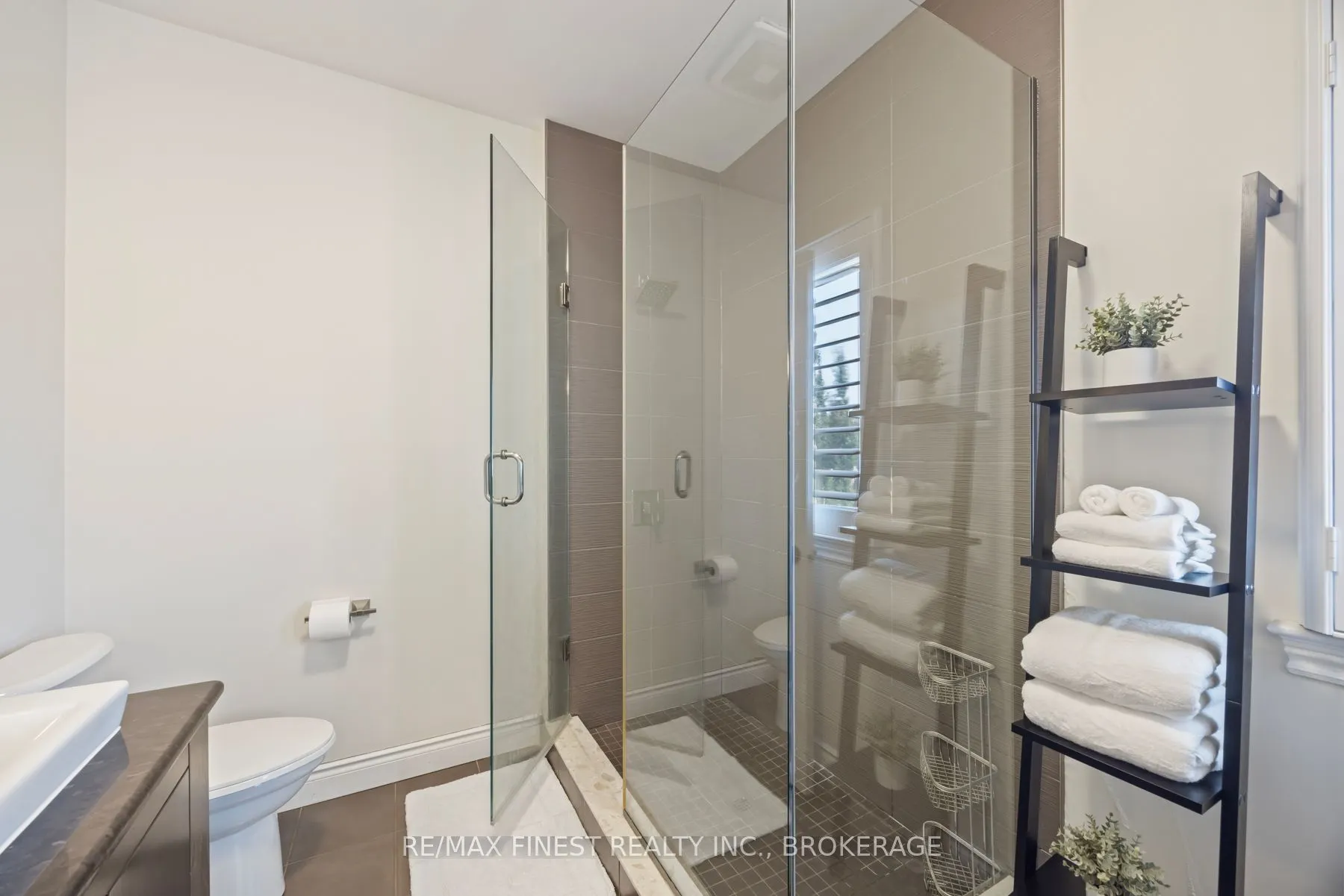 1231 Lisbon Place