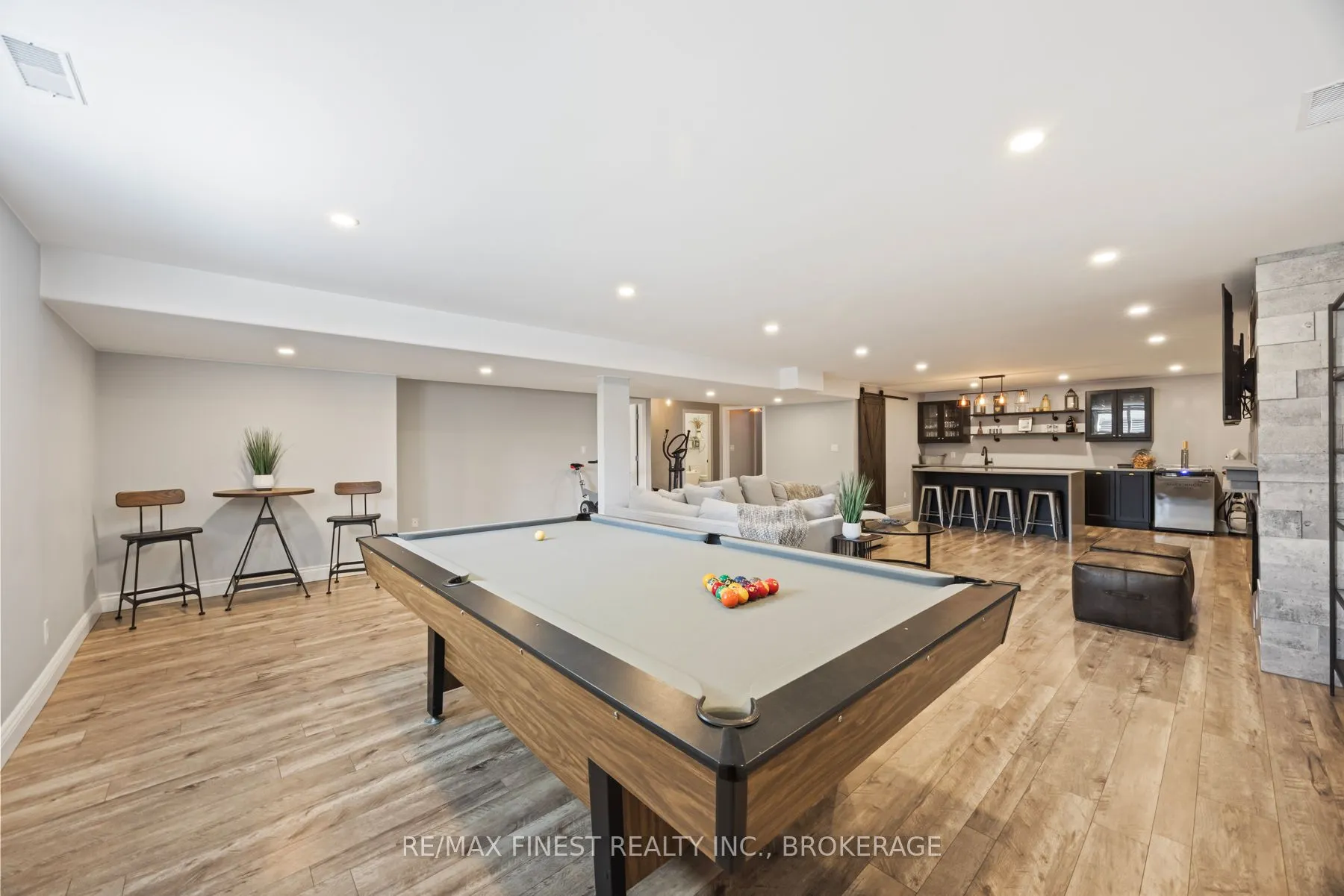 1231 Lisbon Place
