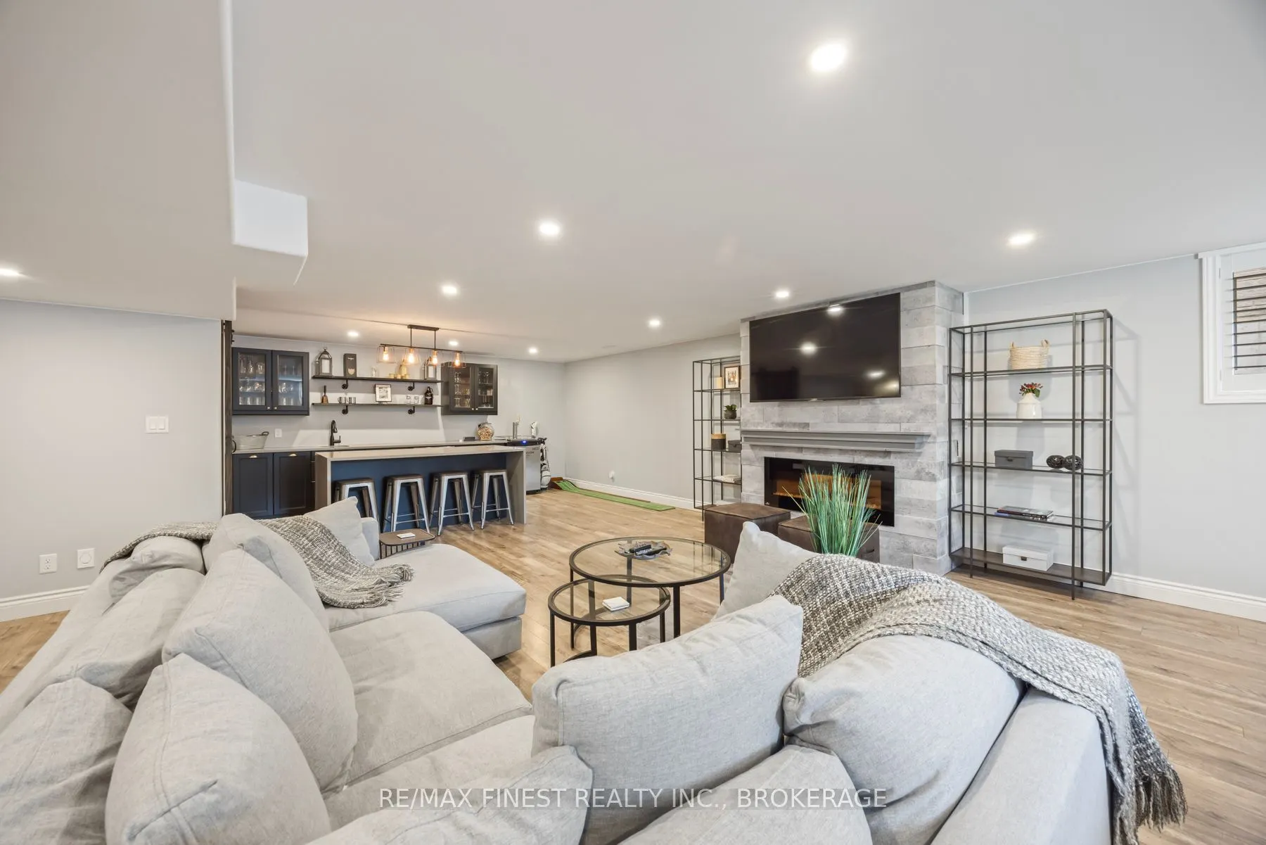 1231 Lisbon Place