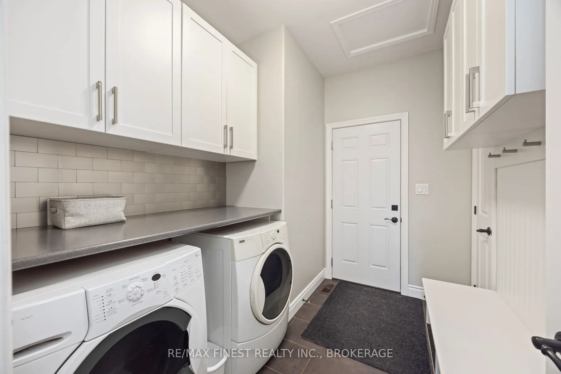 1231 Lisbon Place