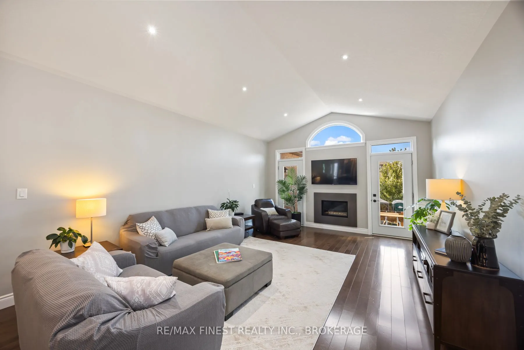 1231 Lisbon Place