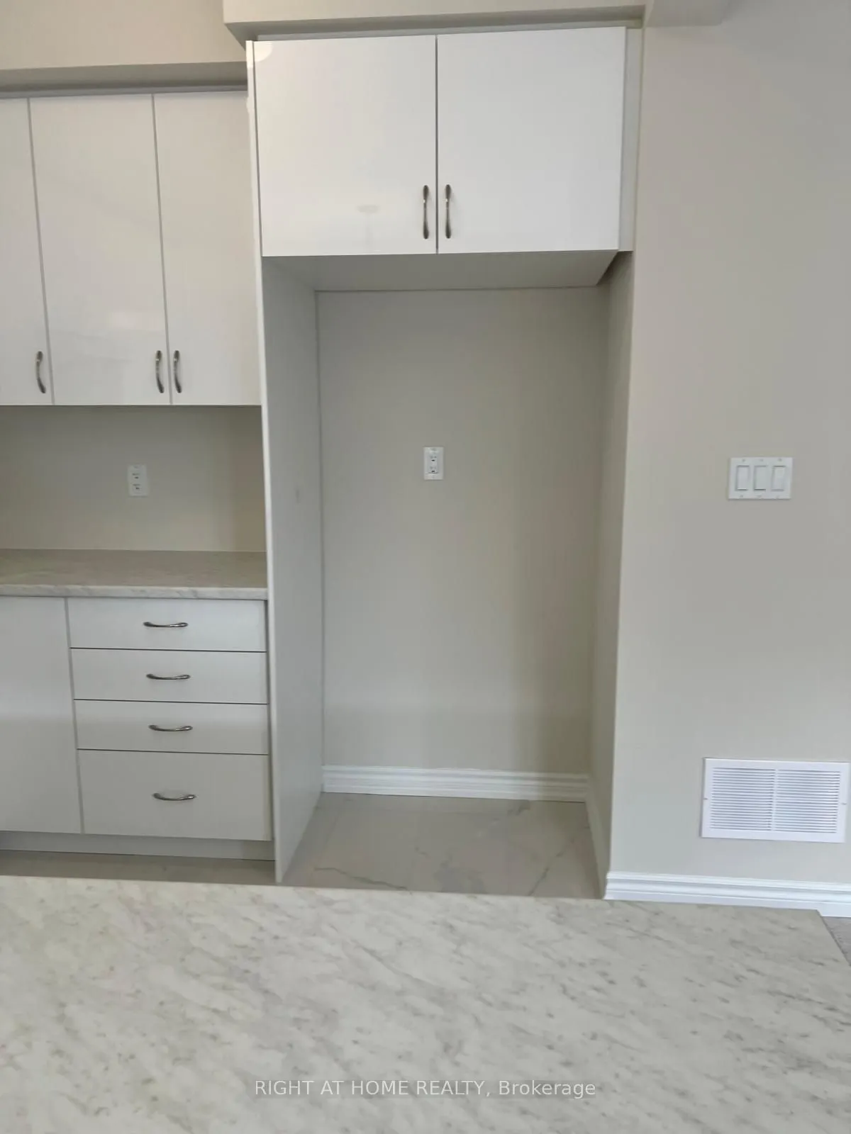 620 Colborne Street W, #60