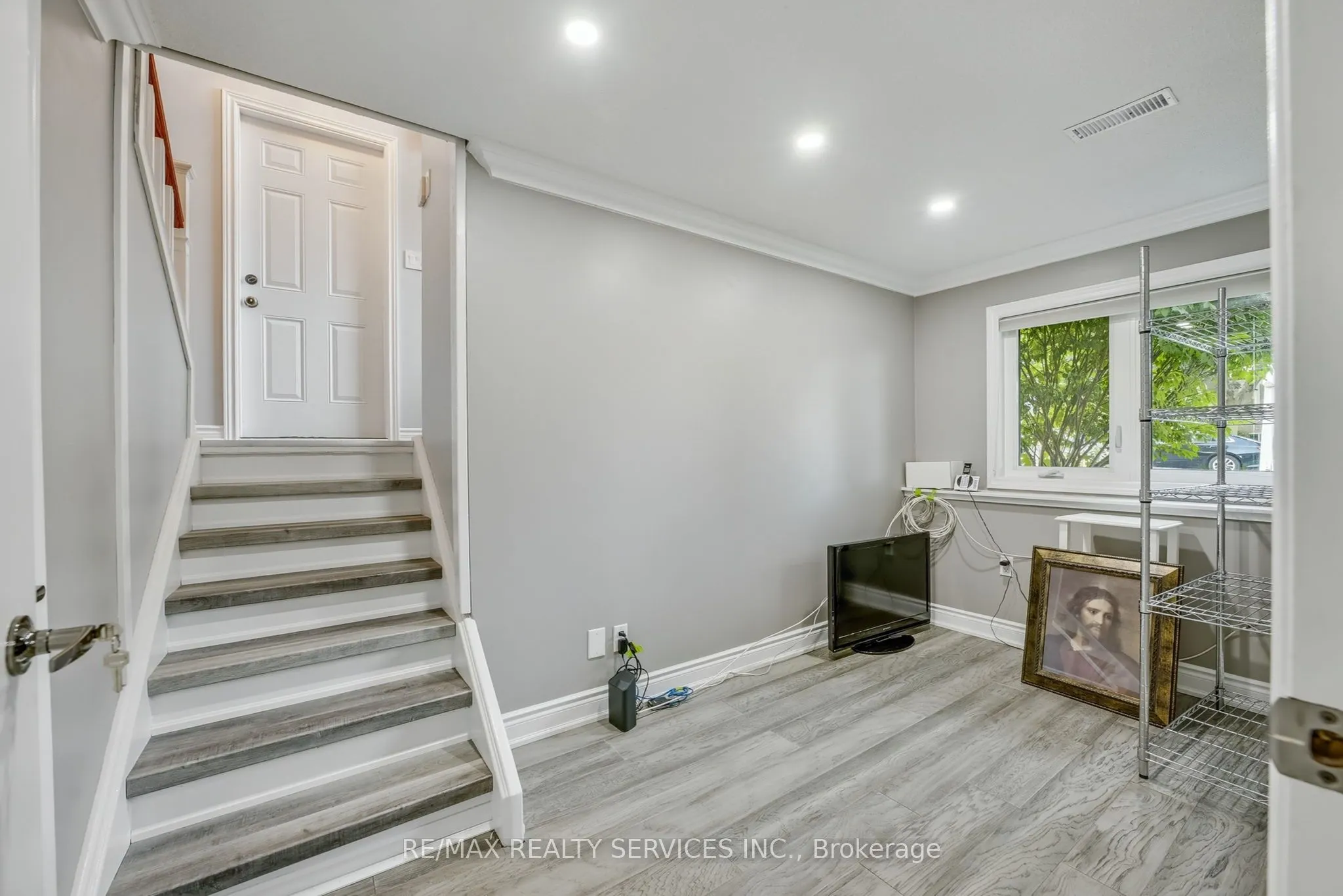67 Westbury Crescent