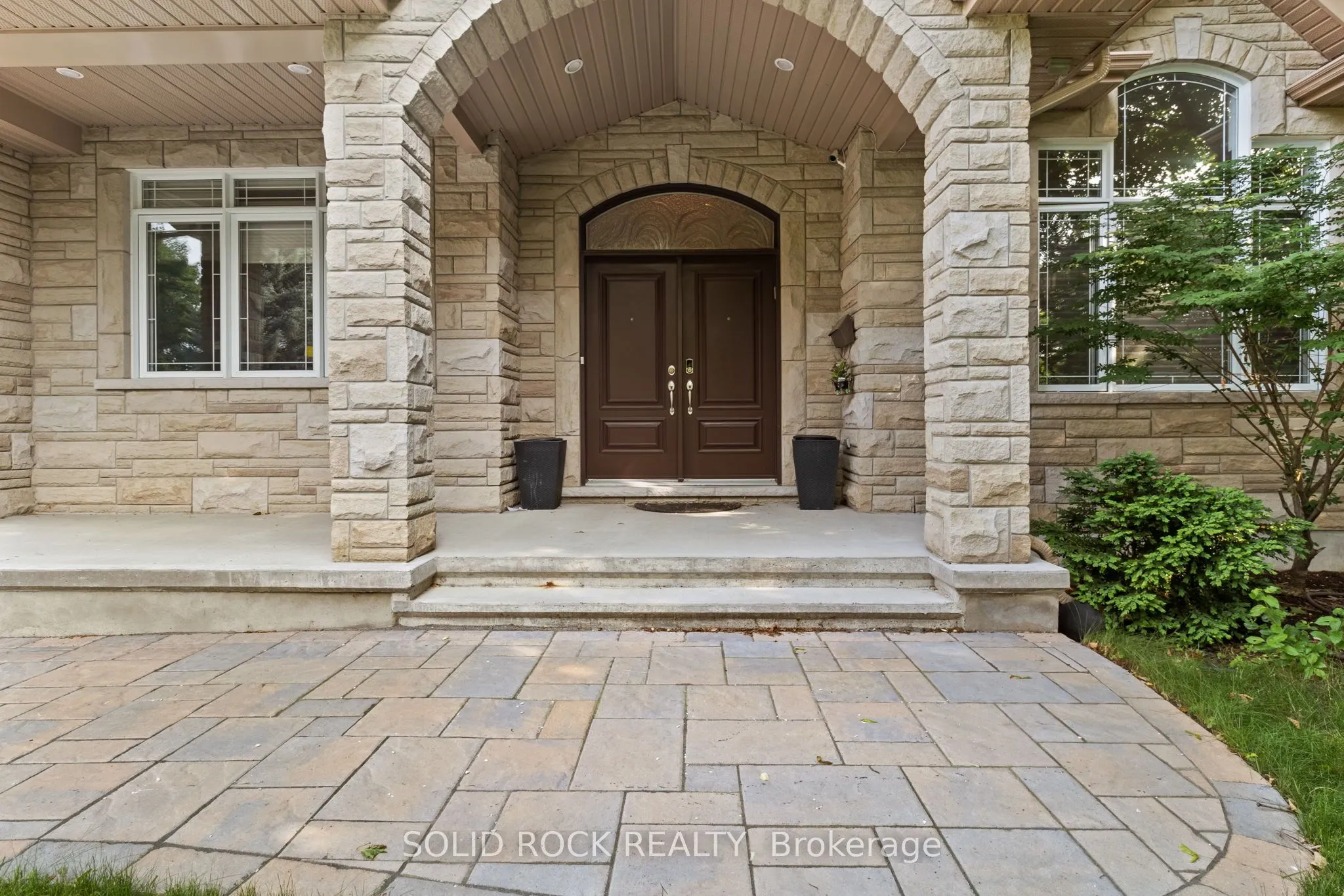 120 Rossland Avenue