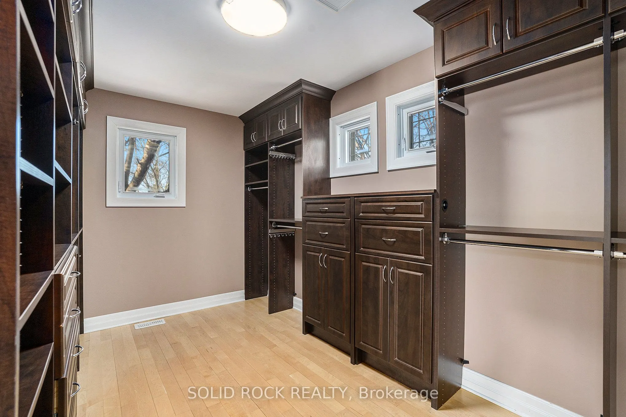 120 Rossland Avenue