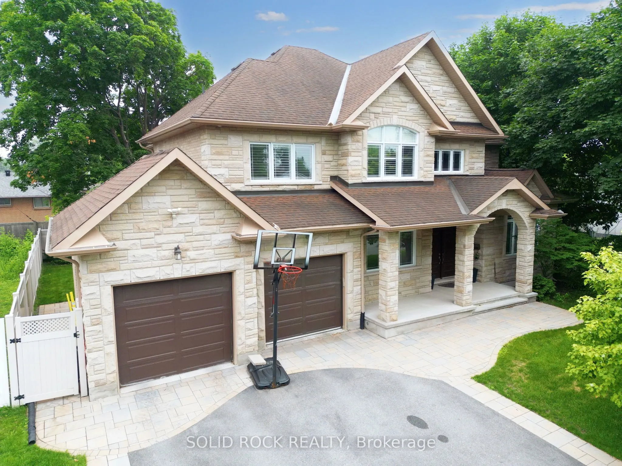 120 Rossland Avenue
