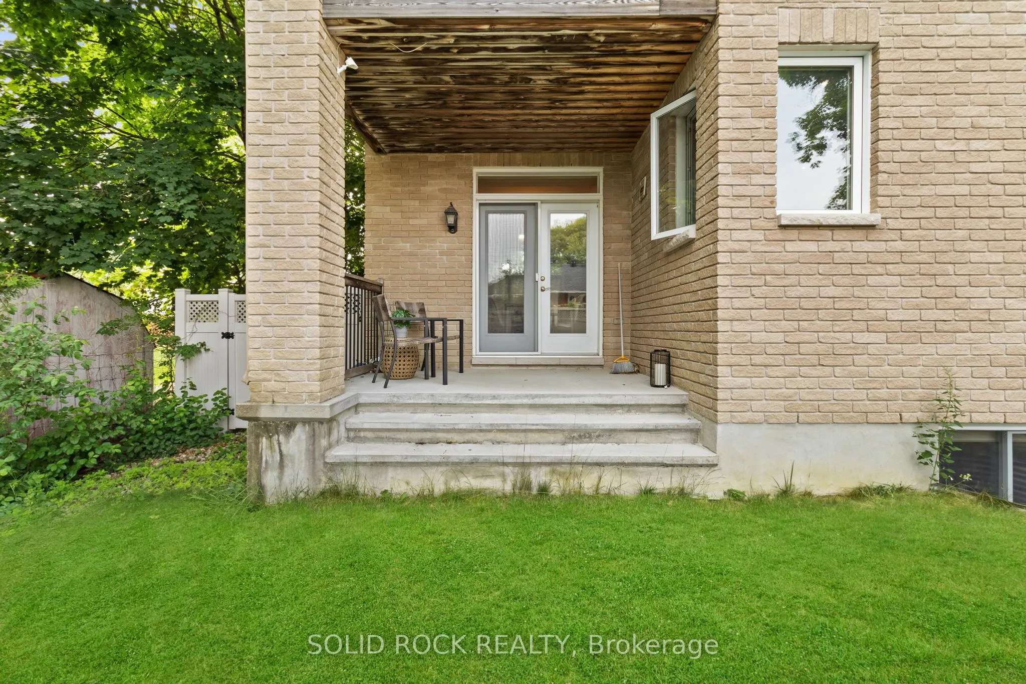120 Rossland Avenue
