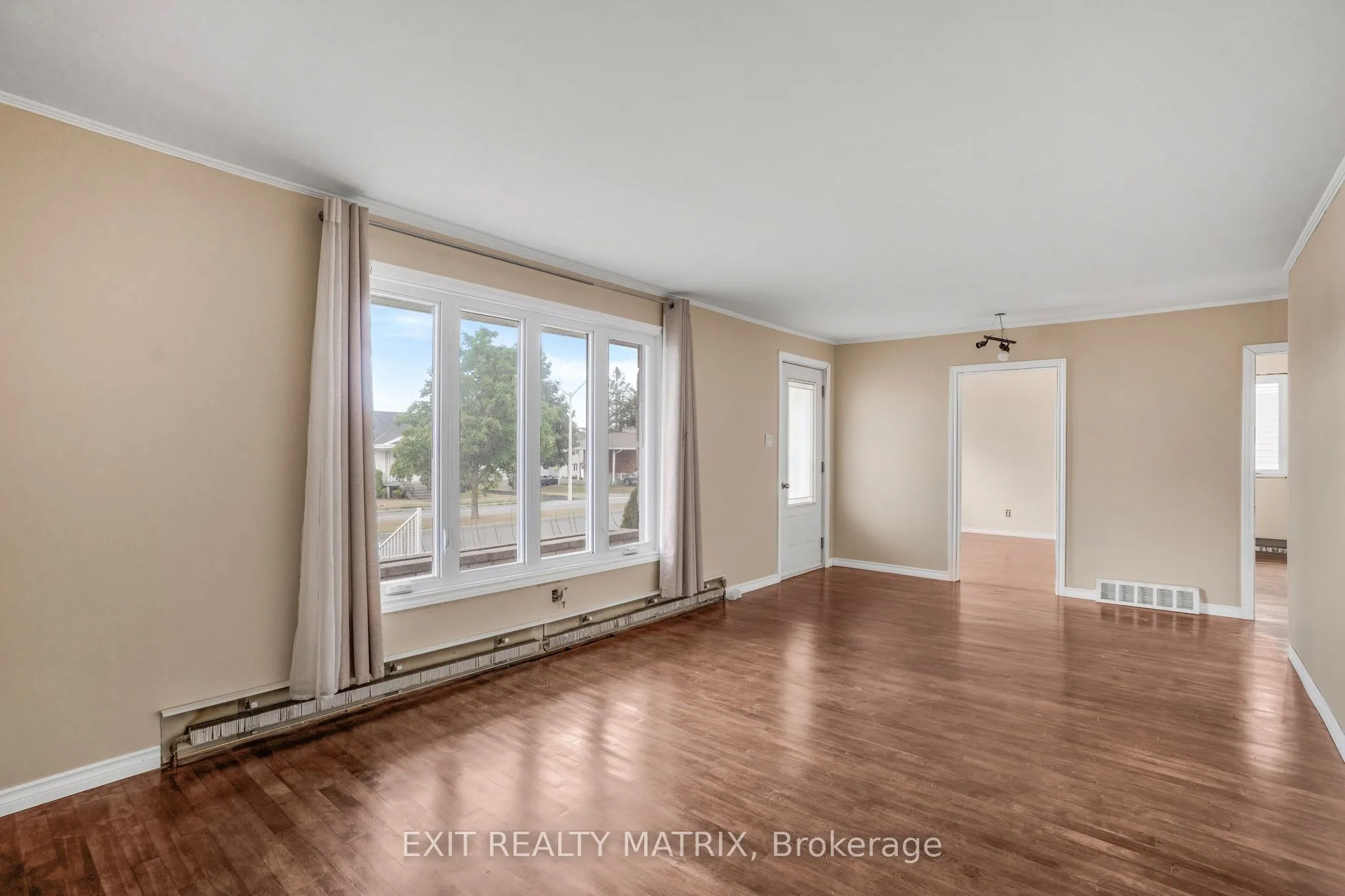 805 Cartier Boulevard