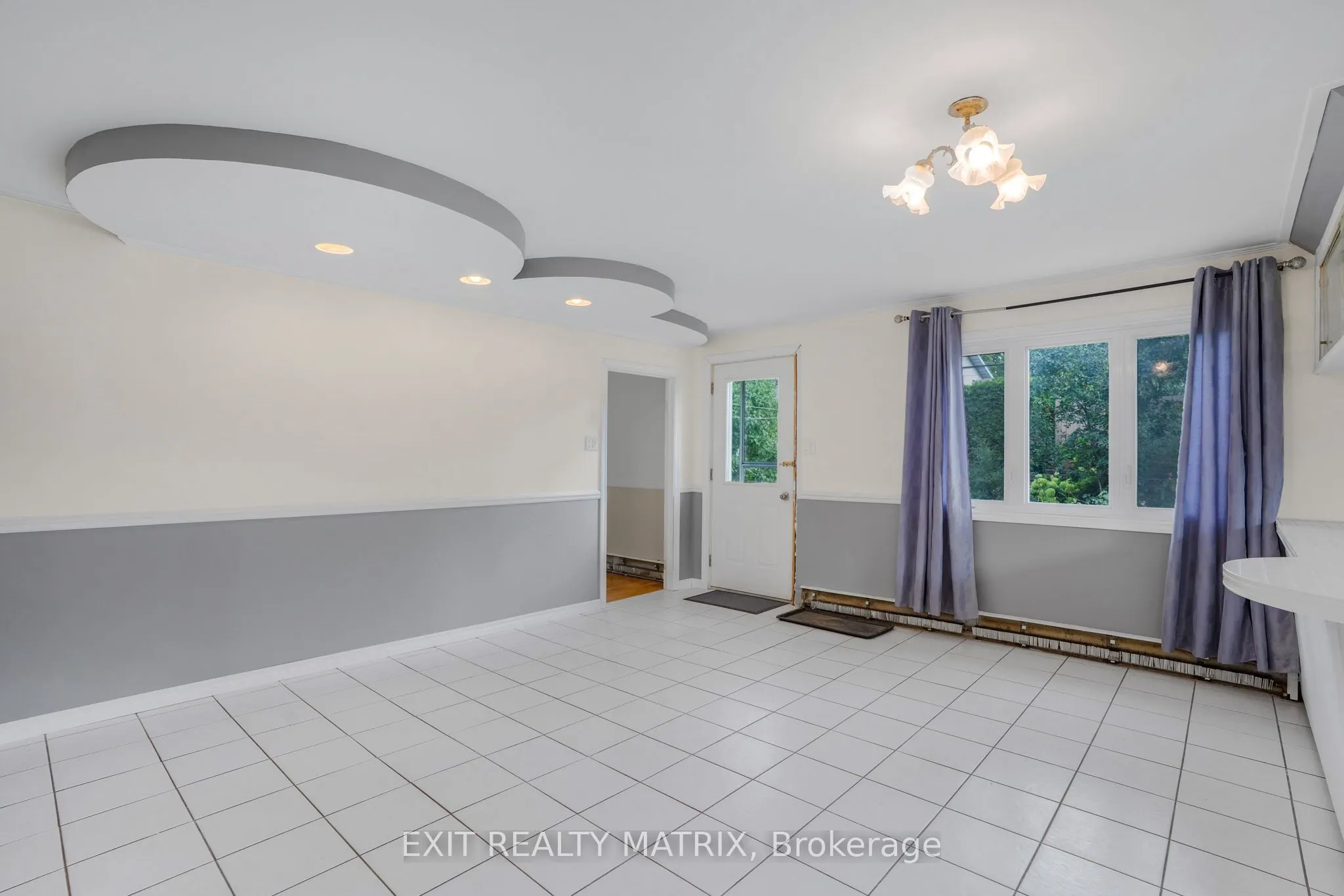 805 Cartier Boulevard