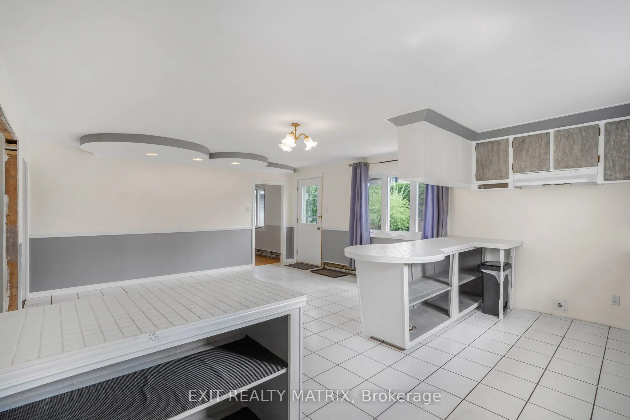 805 Cartier Boulevard
