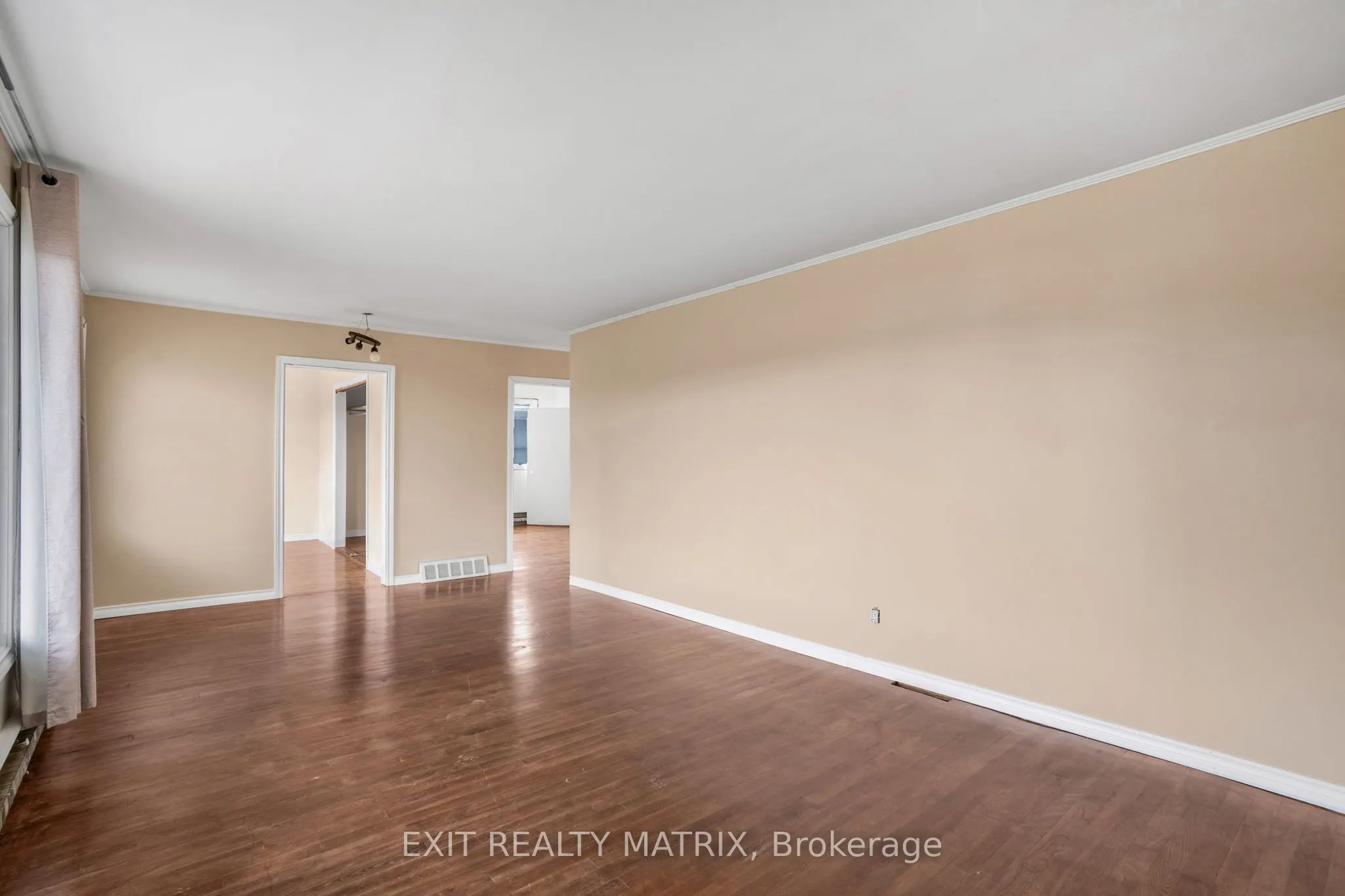 805 Cartier Boulevard