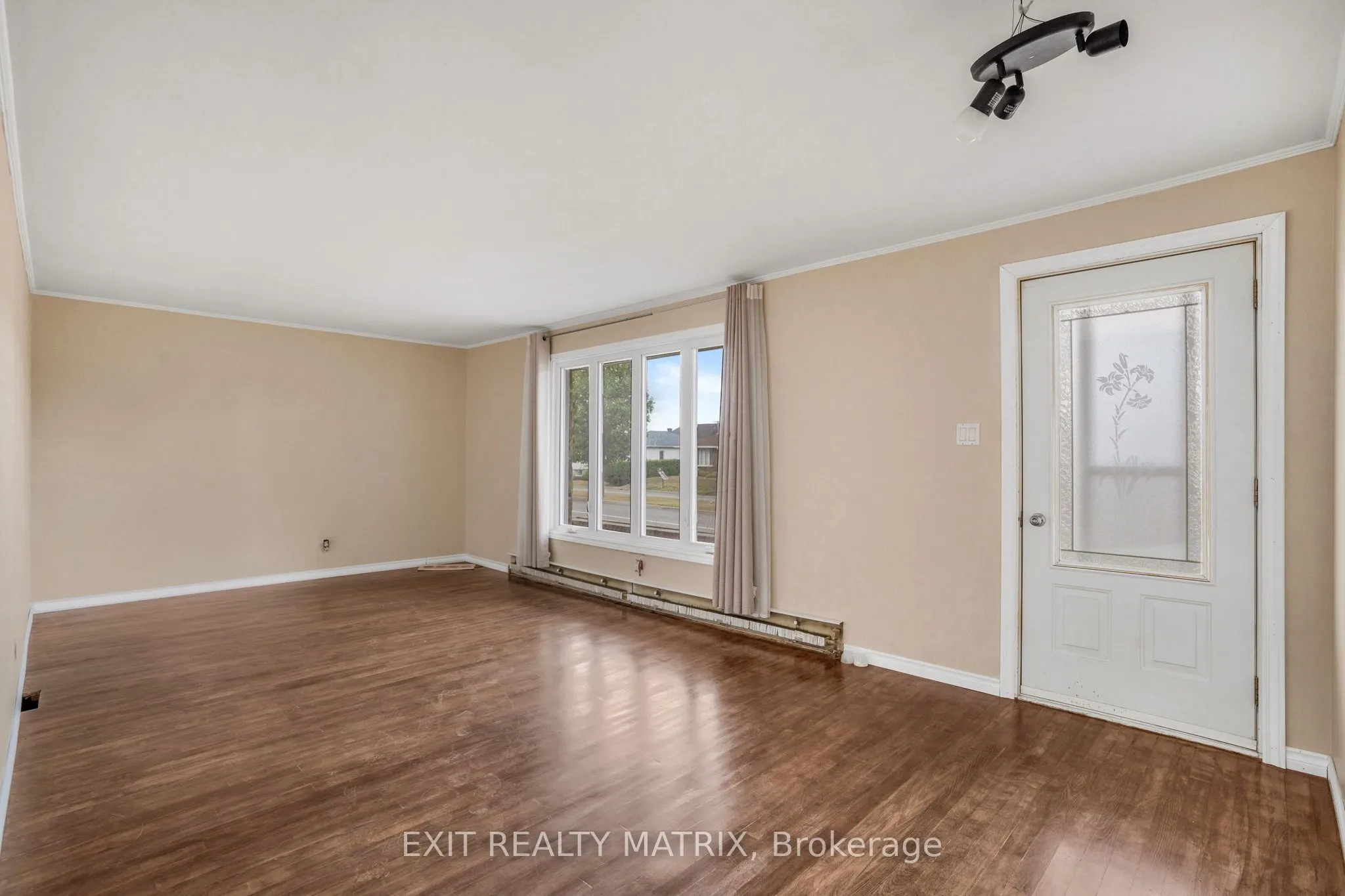 805 Cartier Boulevard