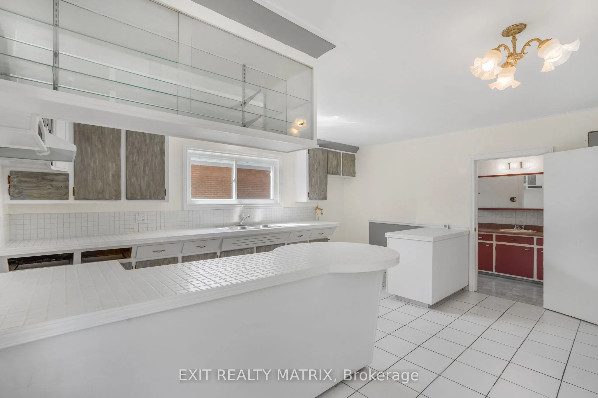 805 Cartier Boulevard