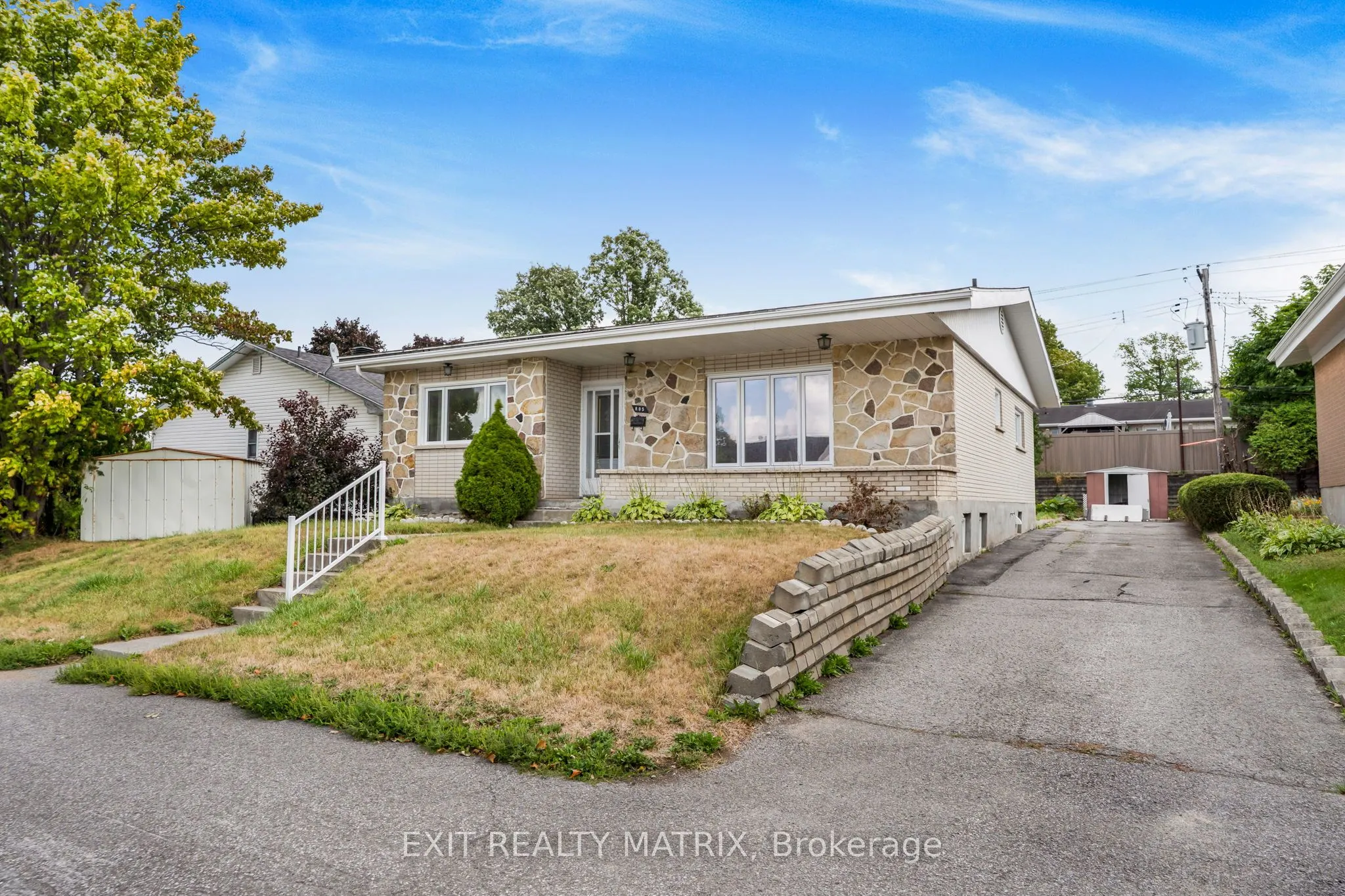 805 Cartier Boulevard
