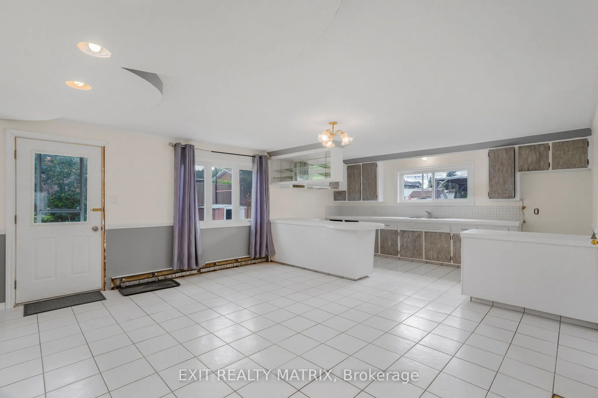 805 Cartier Boulevard