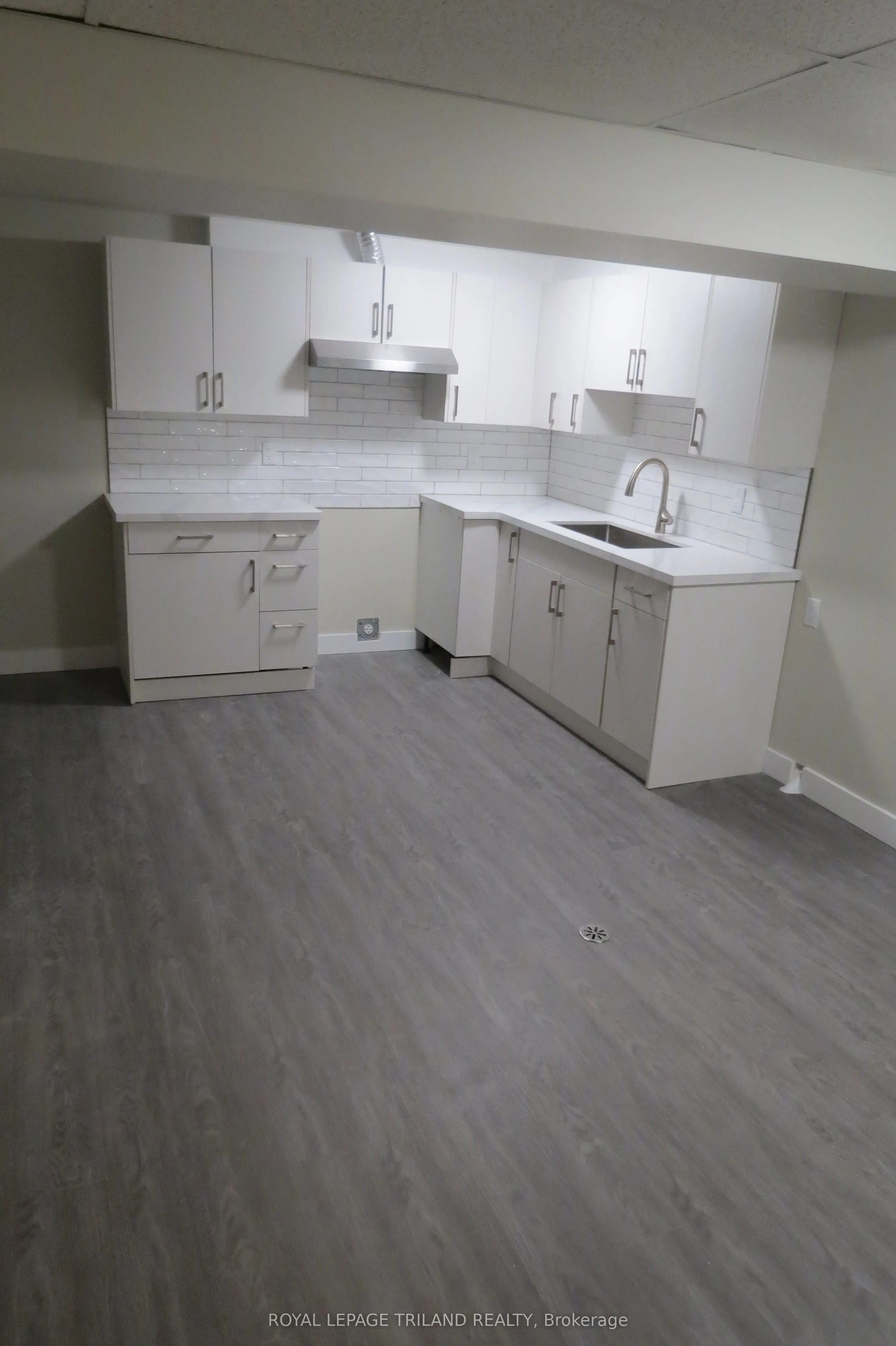 76 Ardsley Road, #Lower