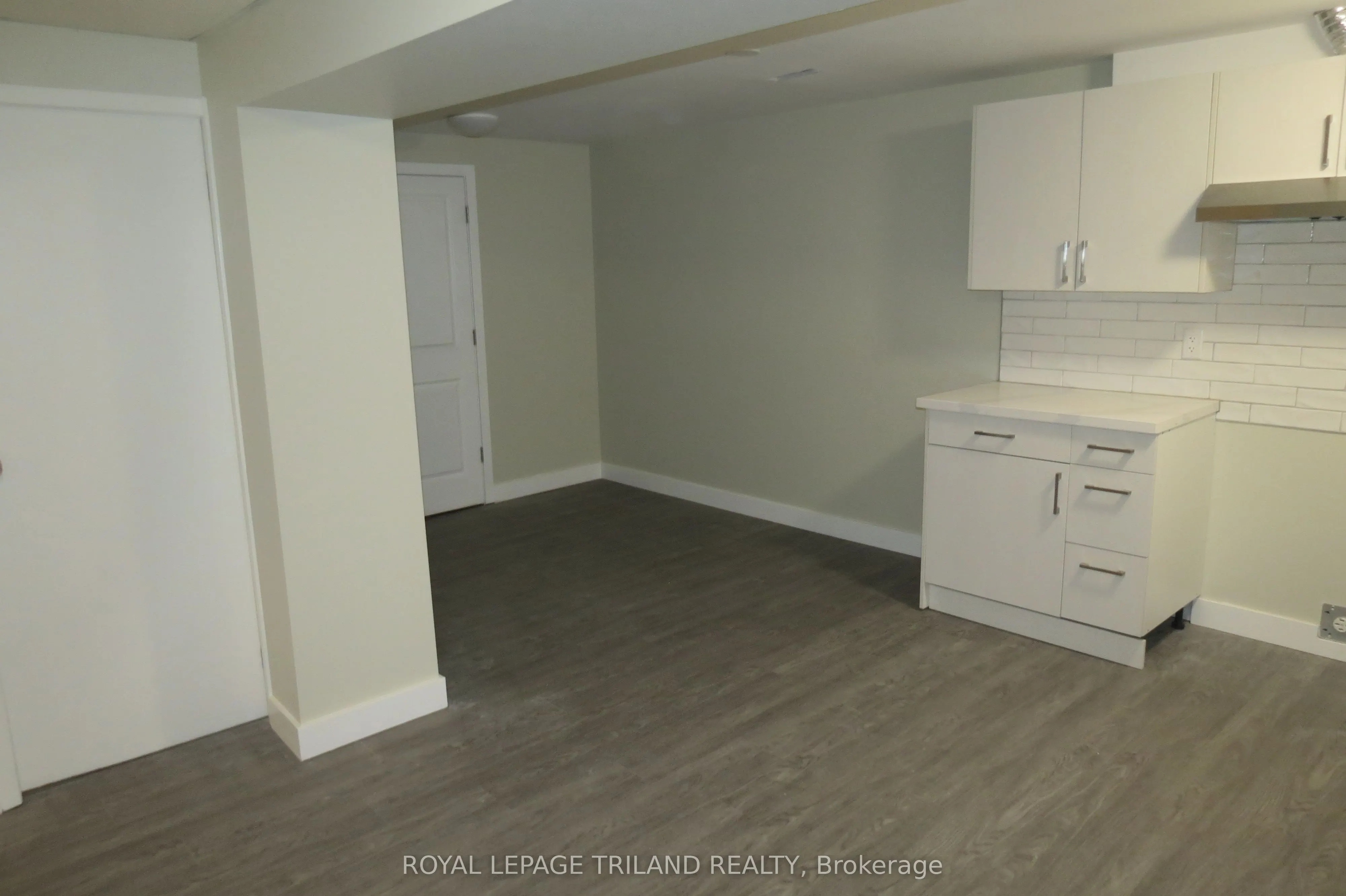 76 Ardsley Road, #Lower