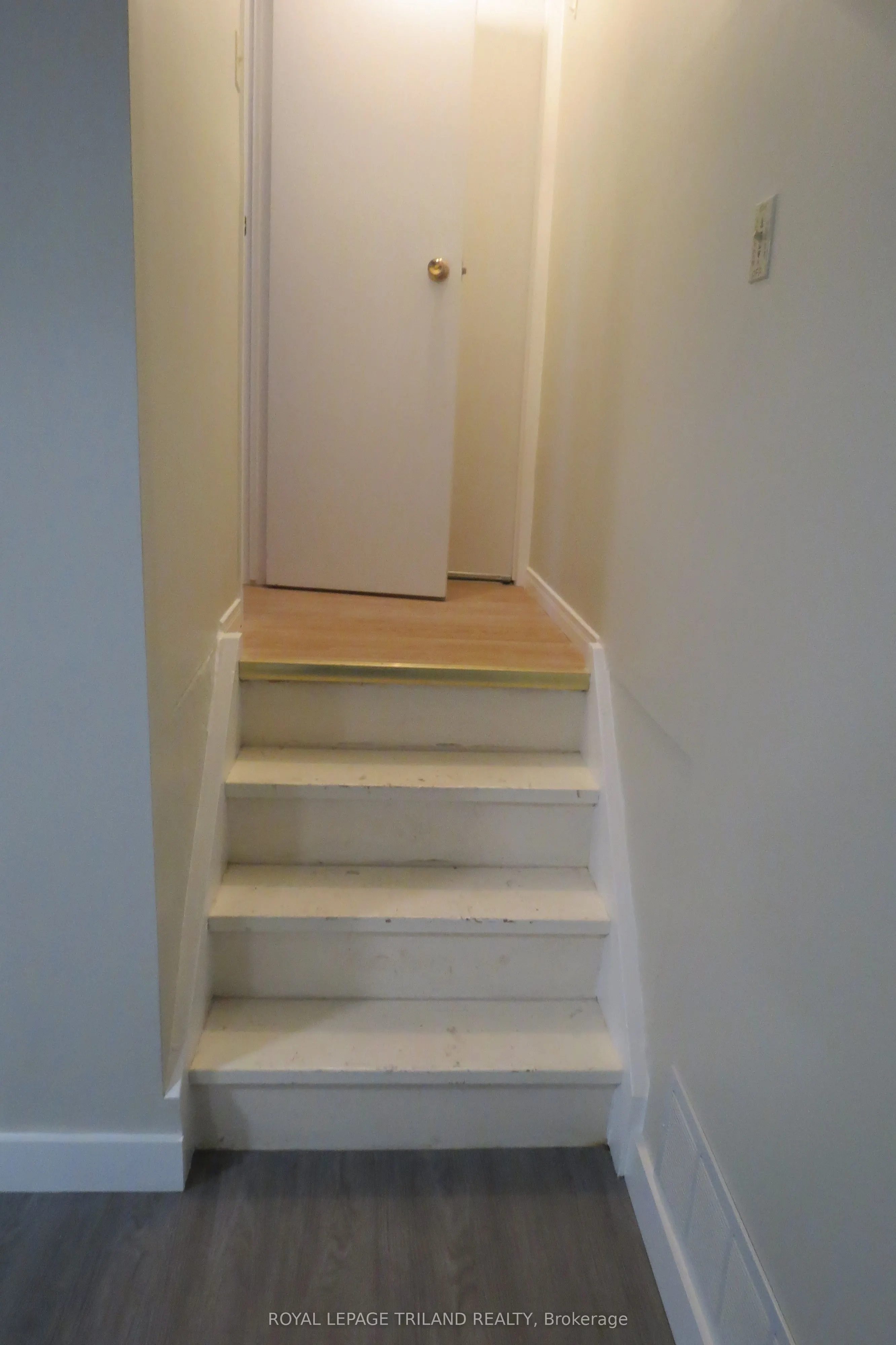 76 Ardsley Road, #Lower