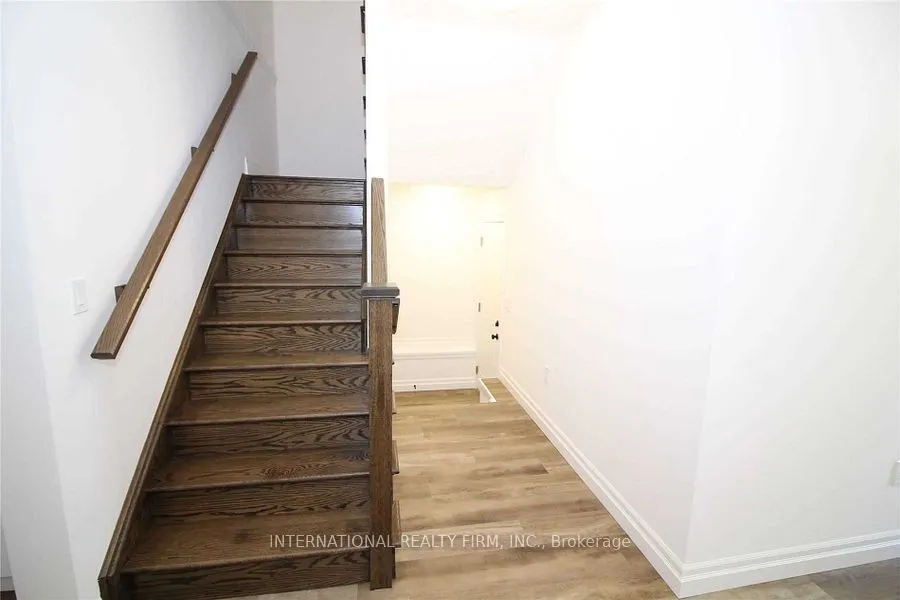 172 Walsh Street E