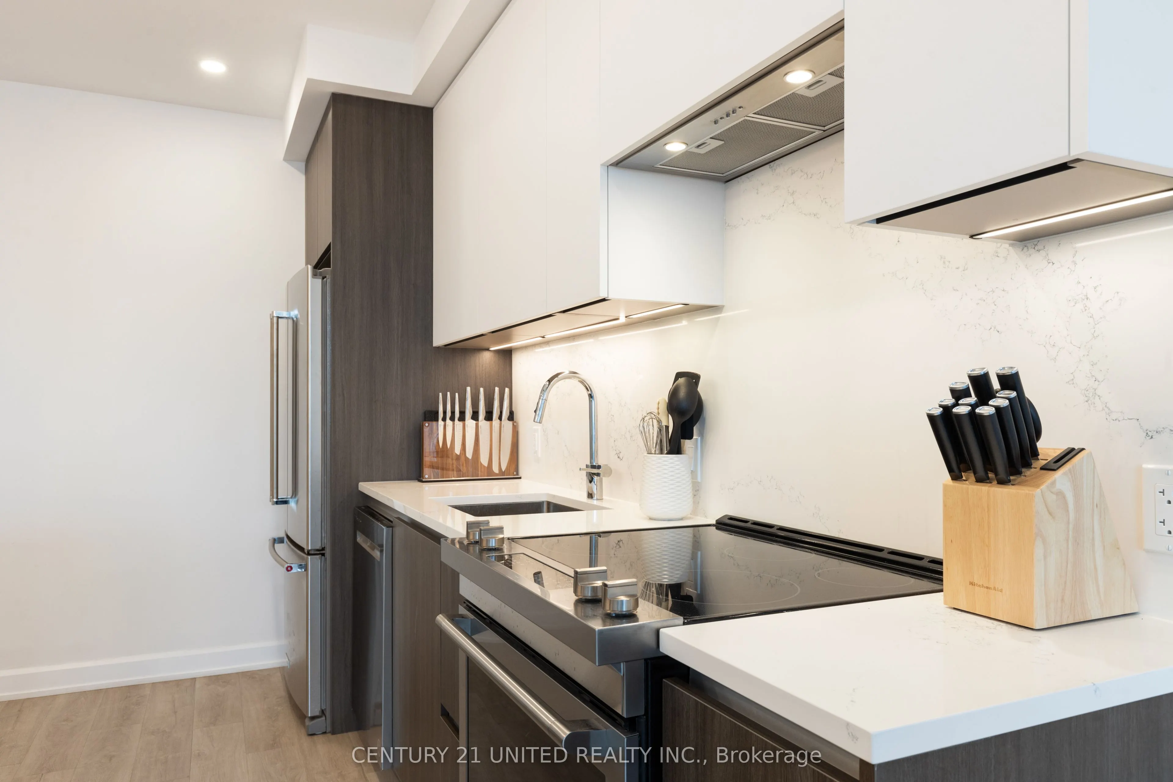 195 Hunter Street E, #705