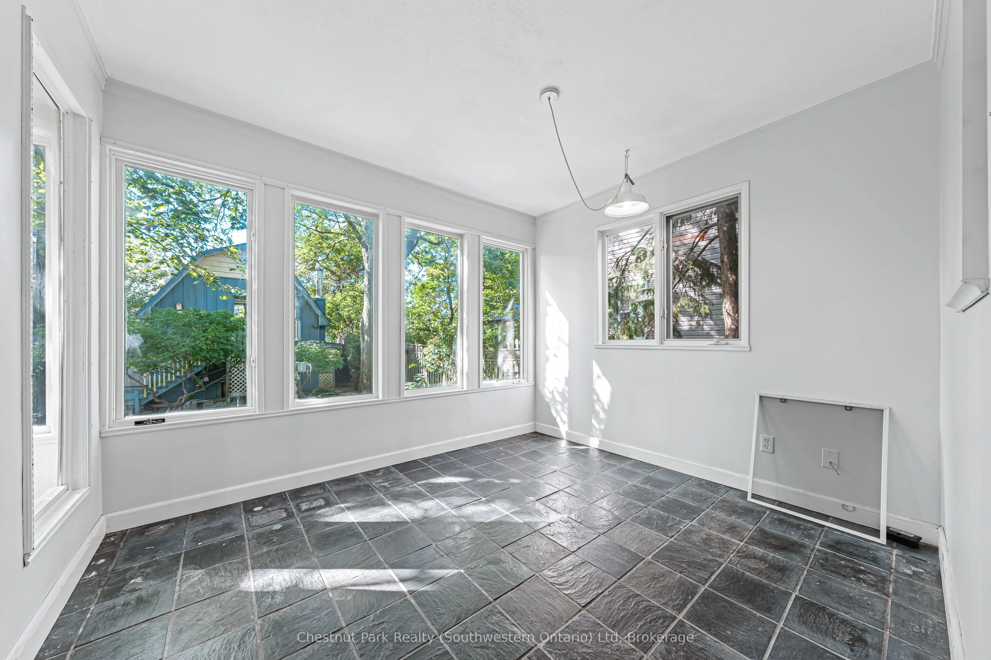 95 Snyders Road W