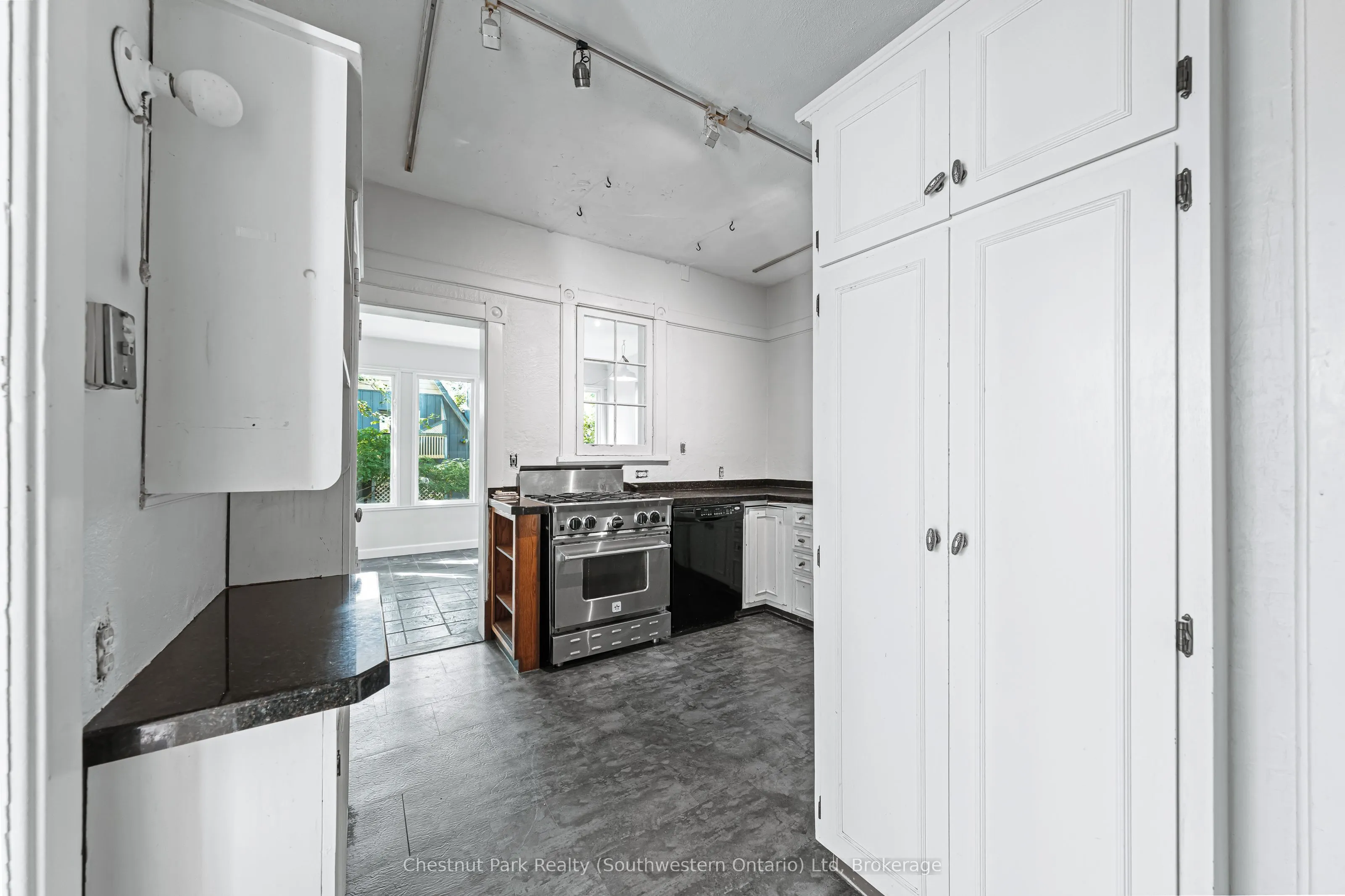 95 Snyders Road W