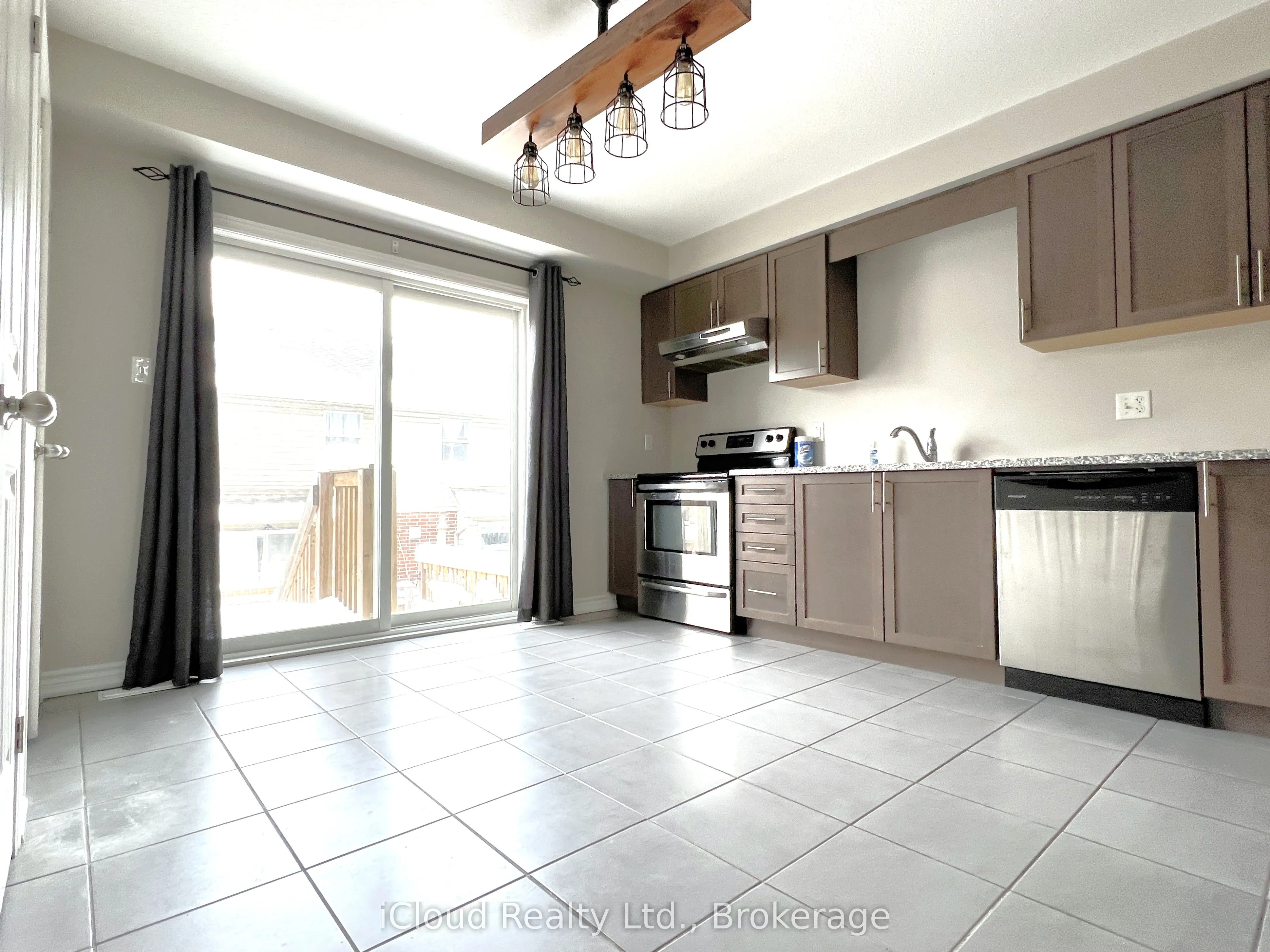 12 Poplar Drive, #18