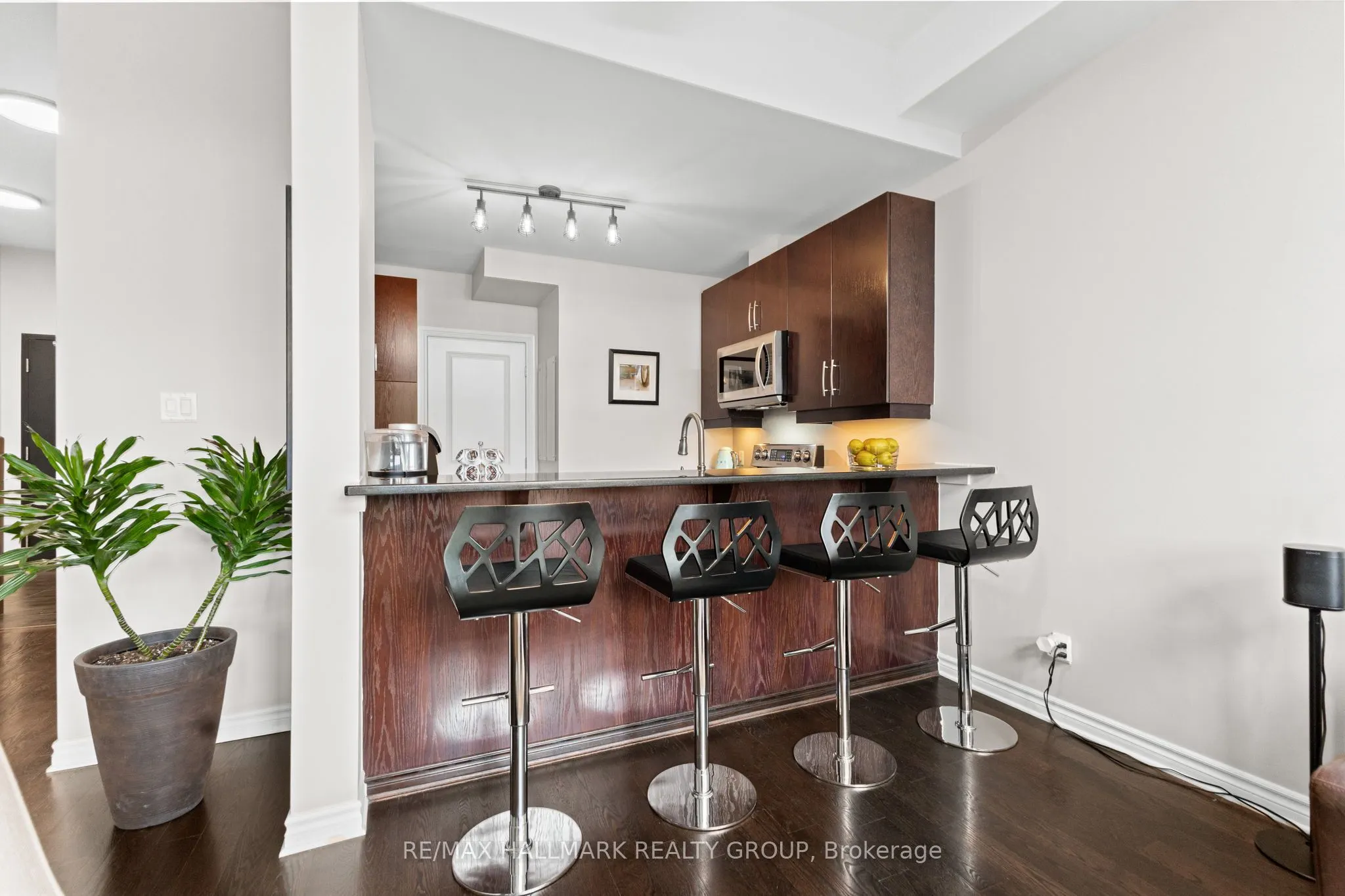 500 Claridge Drive, #206