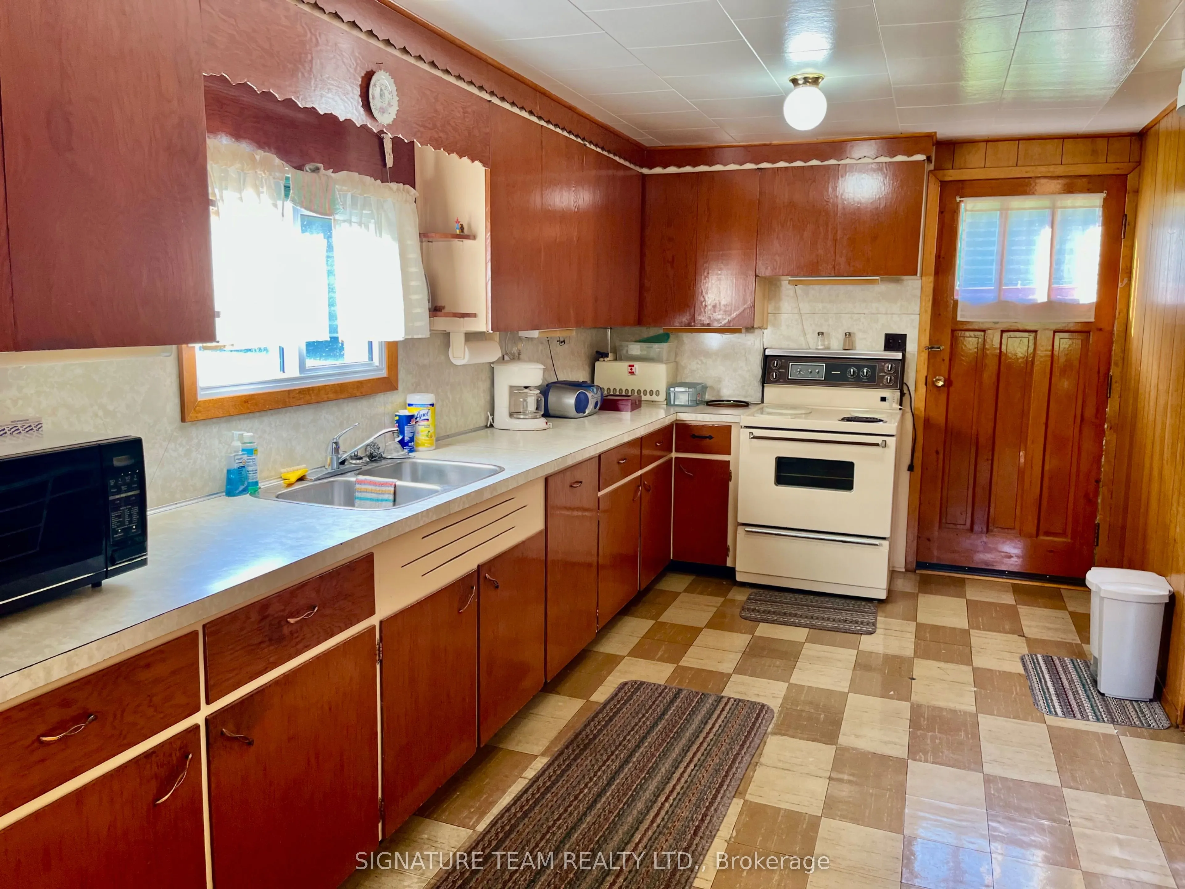 905 Silver Lake Road