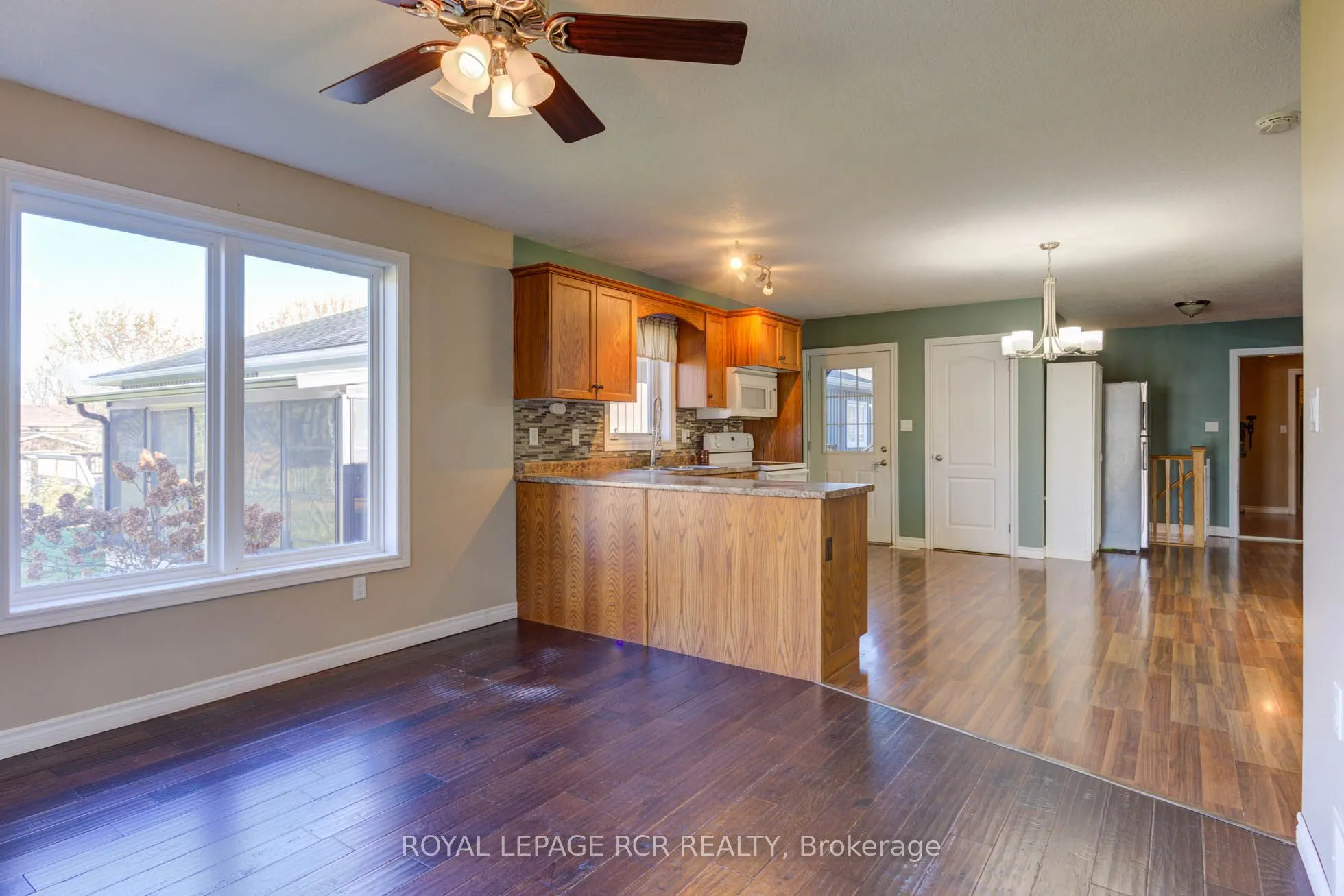 44 Geddes Street W