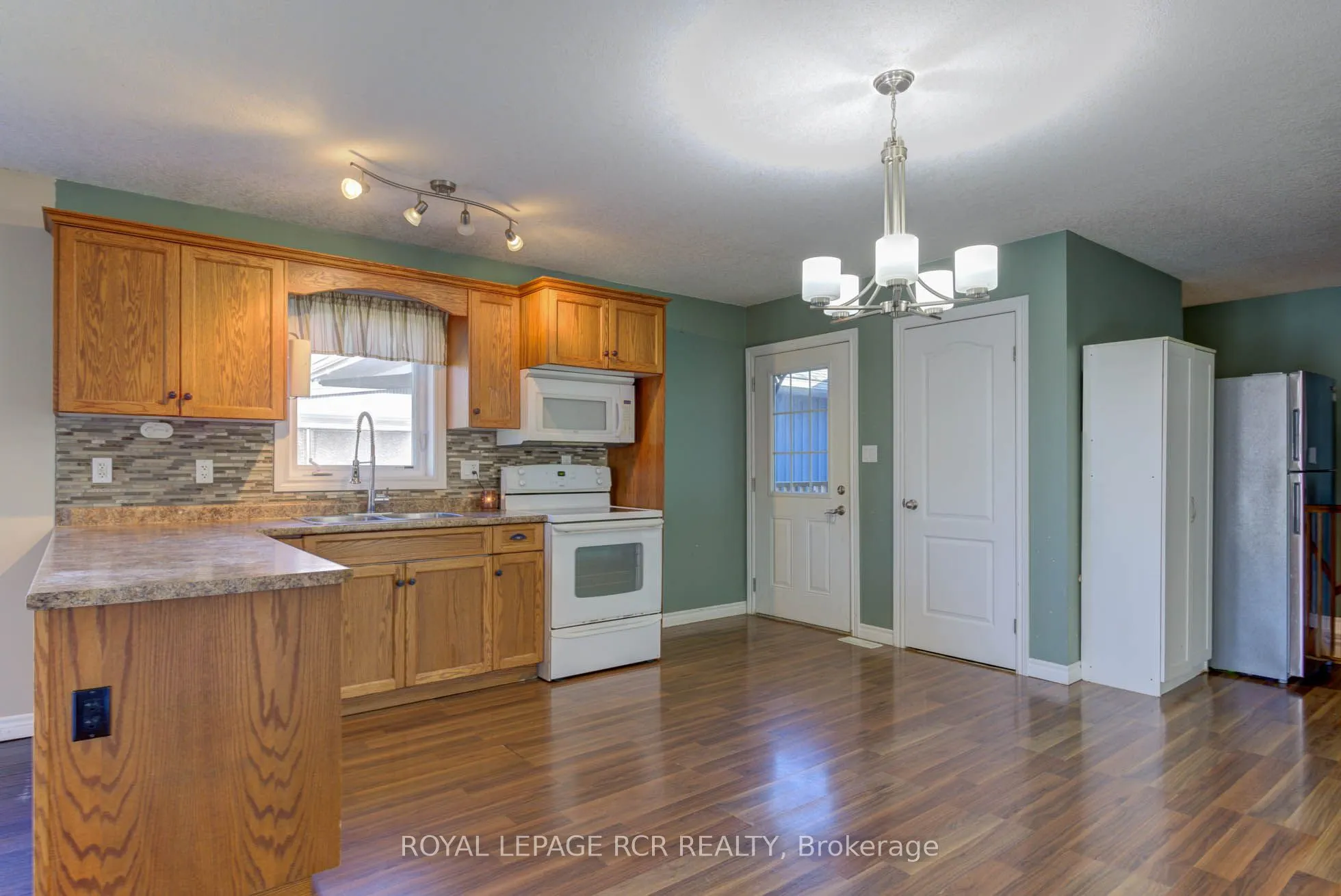 44 Geddes Street W
