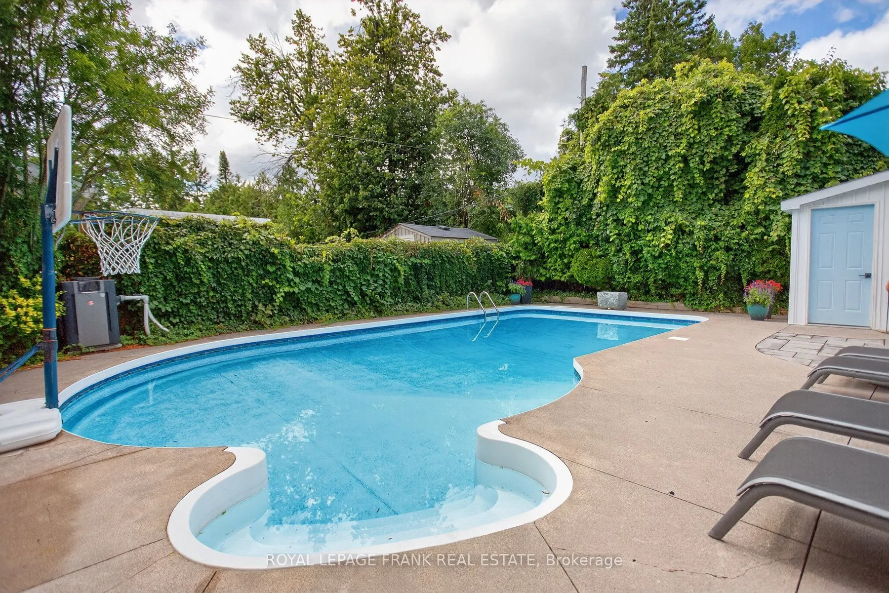 1805 Parkwood Circle