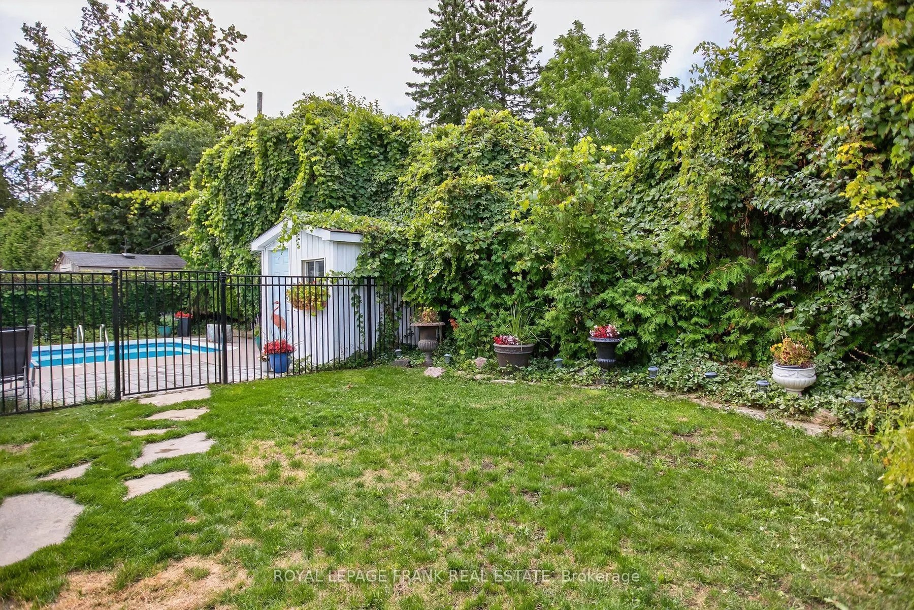 1805 Parkwood Circle