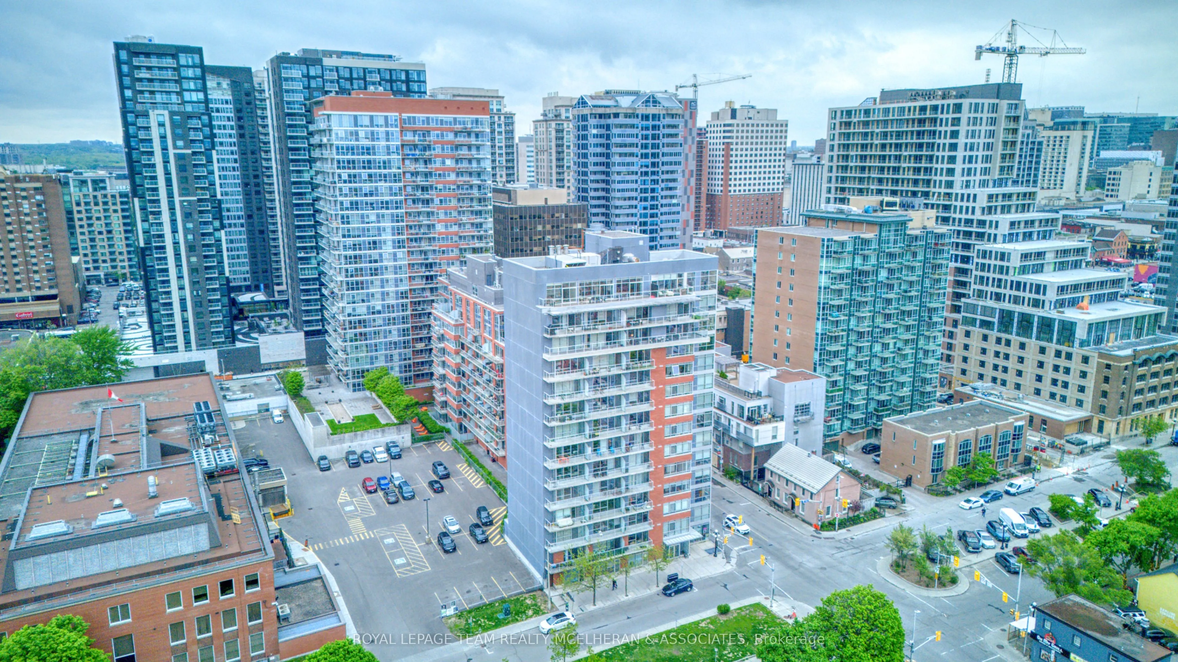 180 York Street, #1402