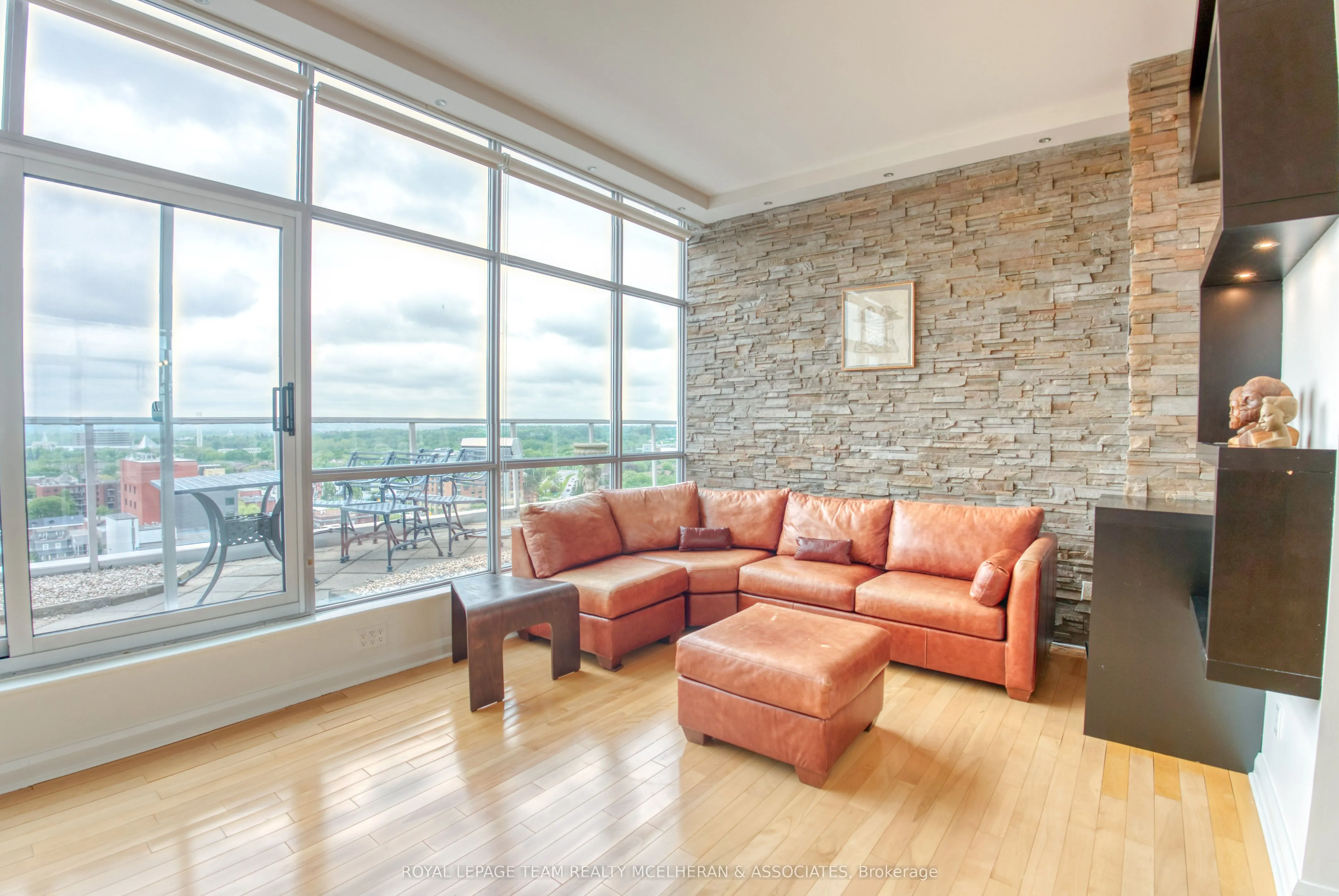 180 York Street, #1402