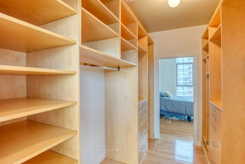 180 York Street, #1402
