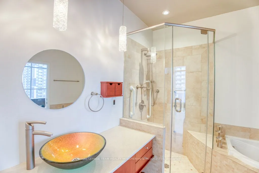 180 York Street, #1402