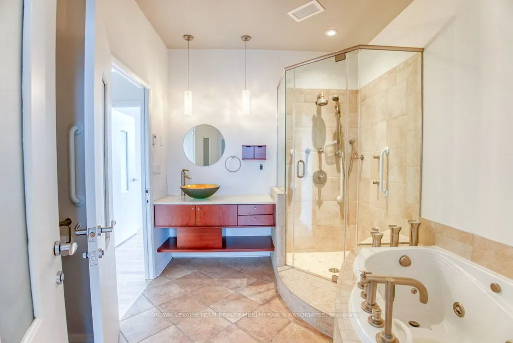 180 York Street, #1402