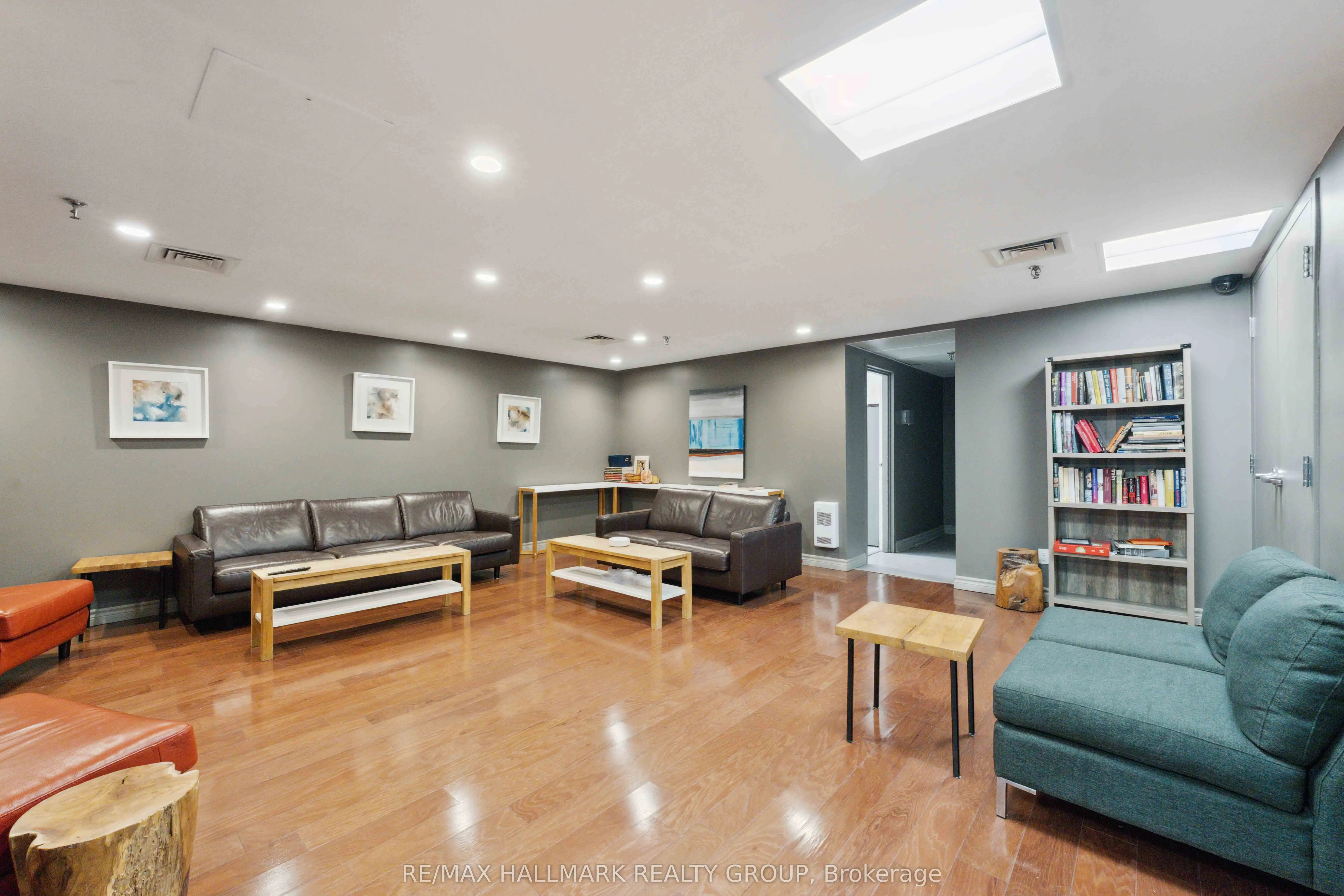 470 Laurier Avenue W, #308