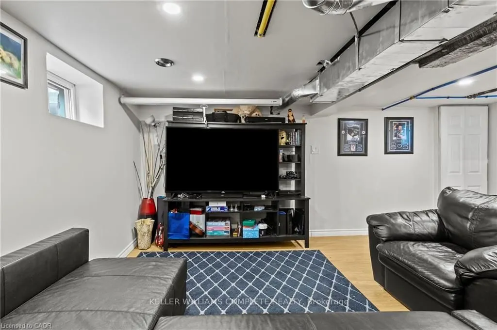 55 Albert Street W