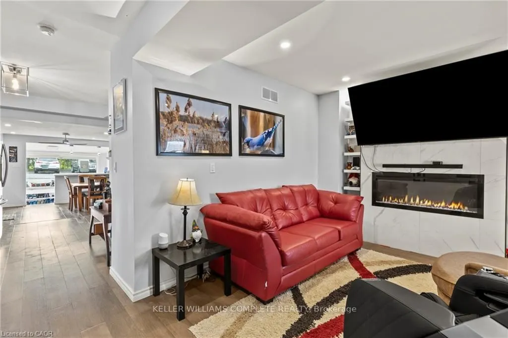 55 Albert Street W