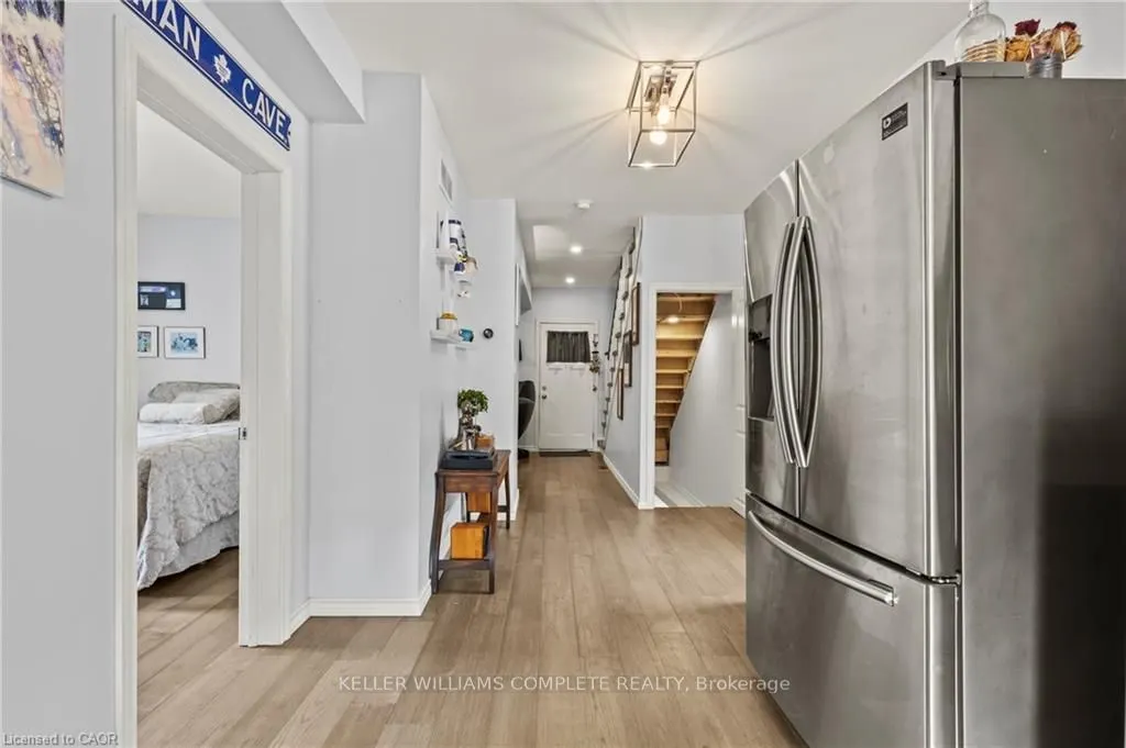 55 Albert Street W