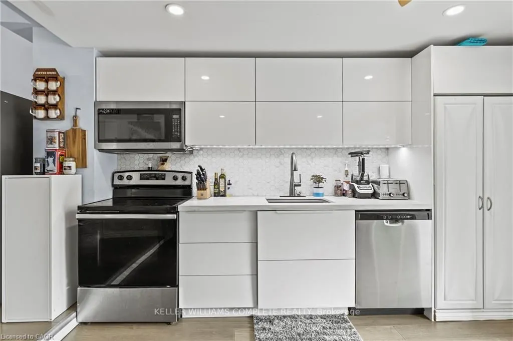 55 Albert Street W