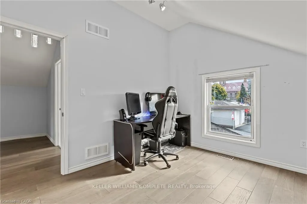 55 Albert Street W
