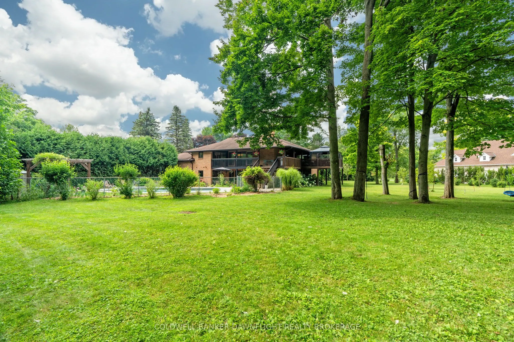 16 Lansdowne Park Crescent