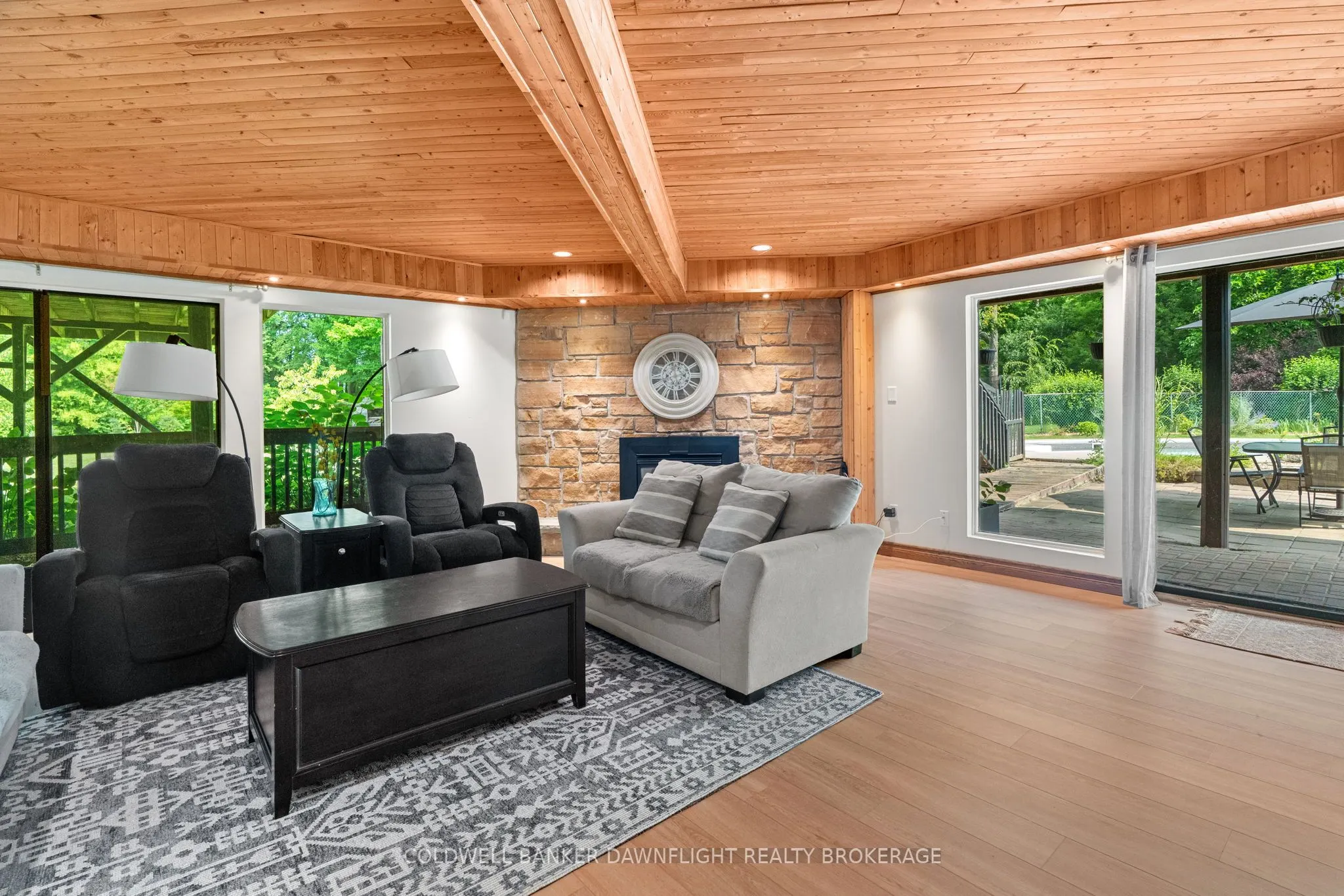 16 Lansdowne Park Crescent