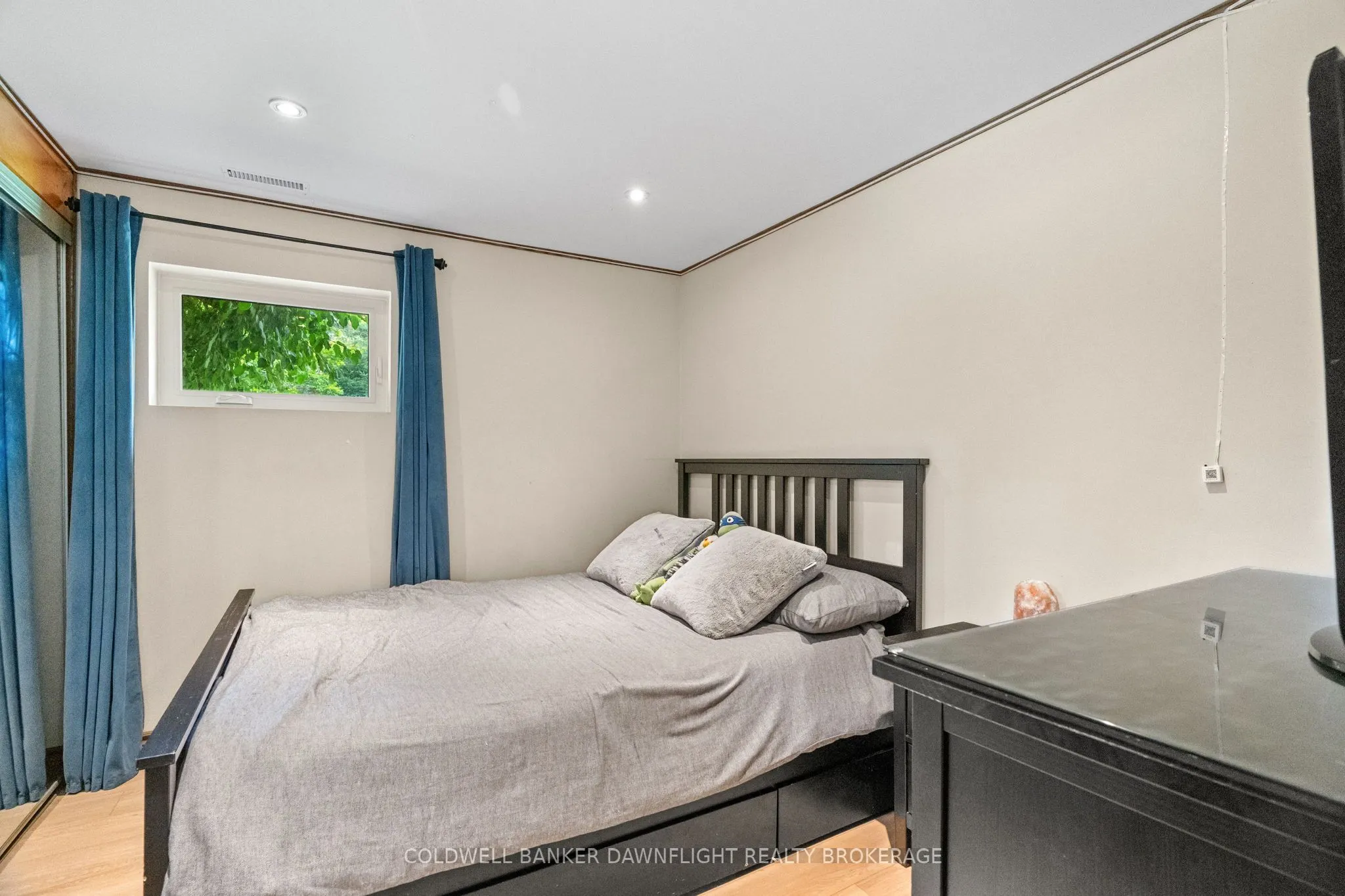 16 Lansdowne Park Crescent