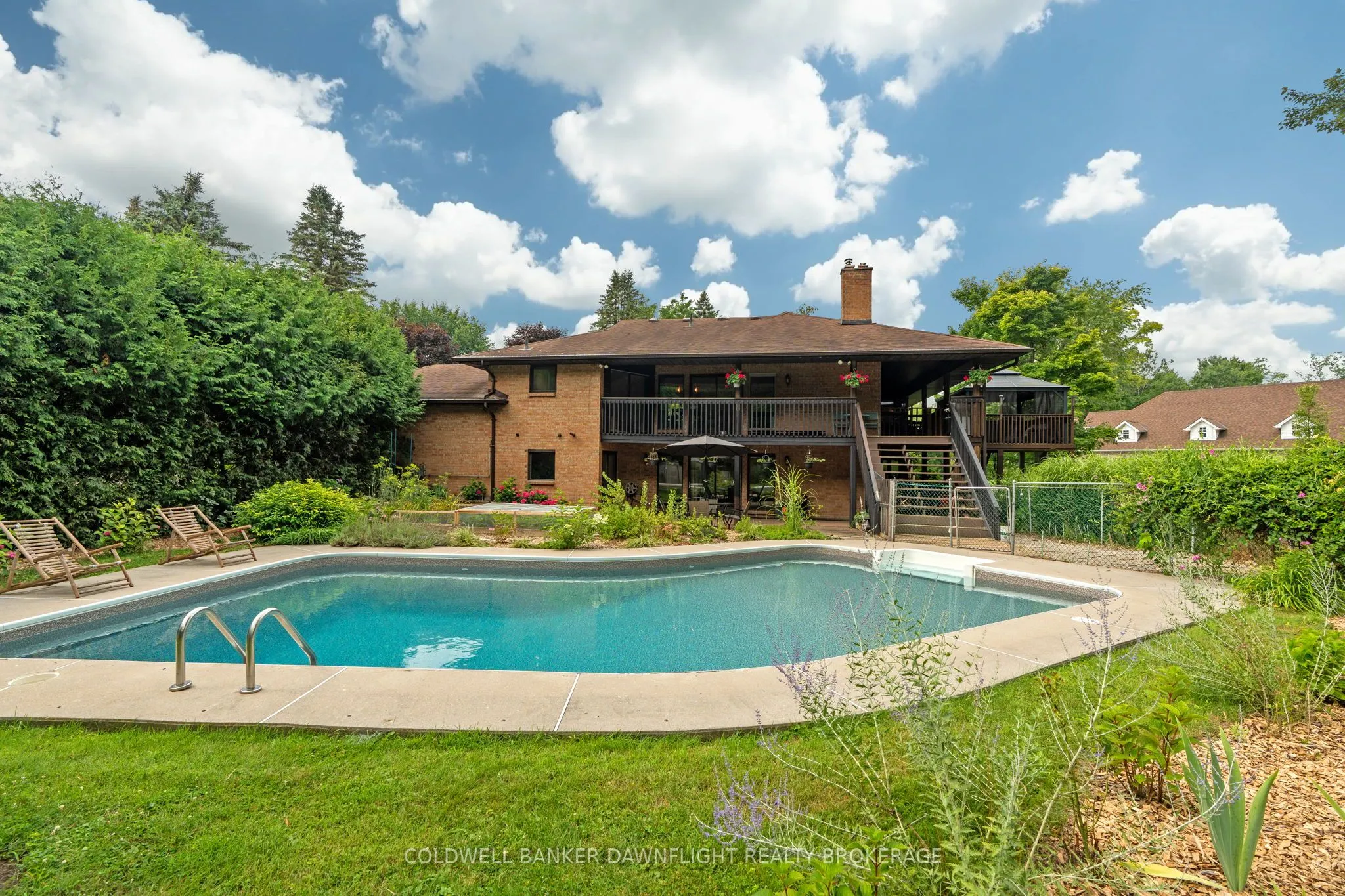 16 Lansdowne Park Crescent