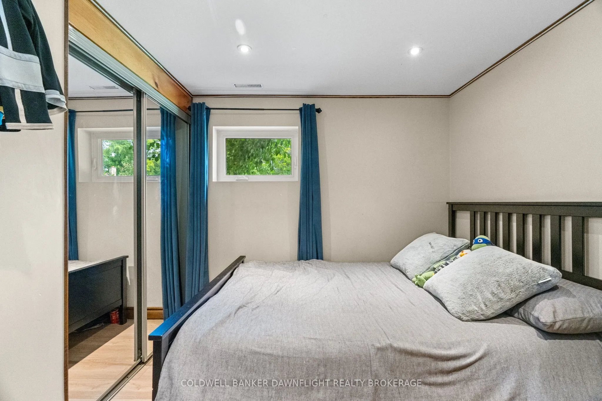 16 Lansdowne Park Crescent