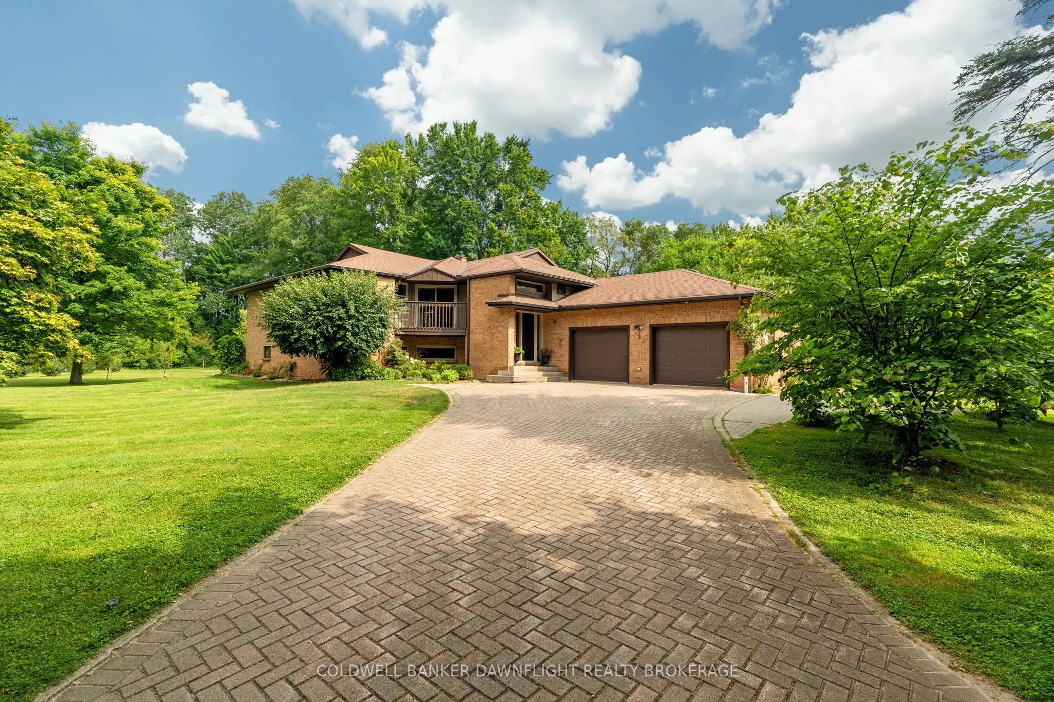 16 Lansdowne Park Crescent